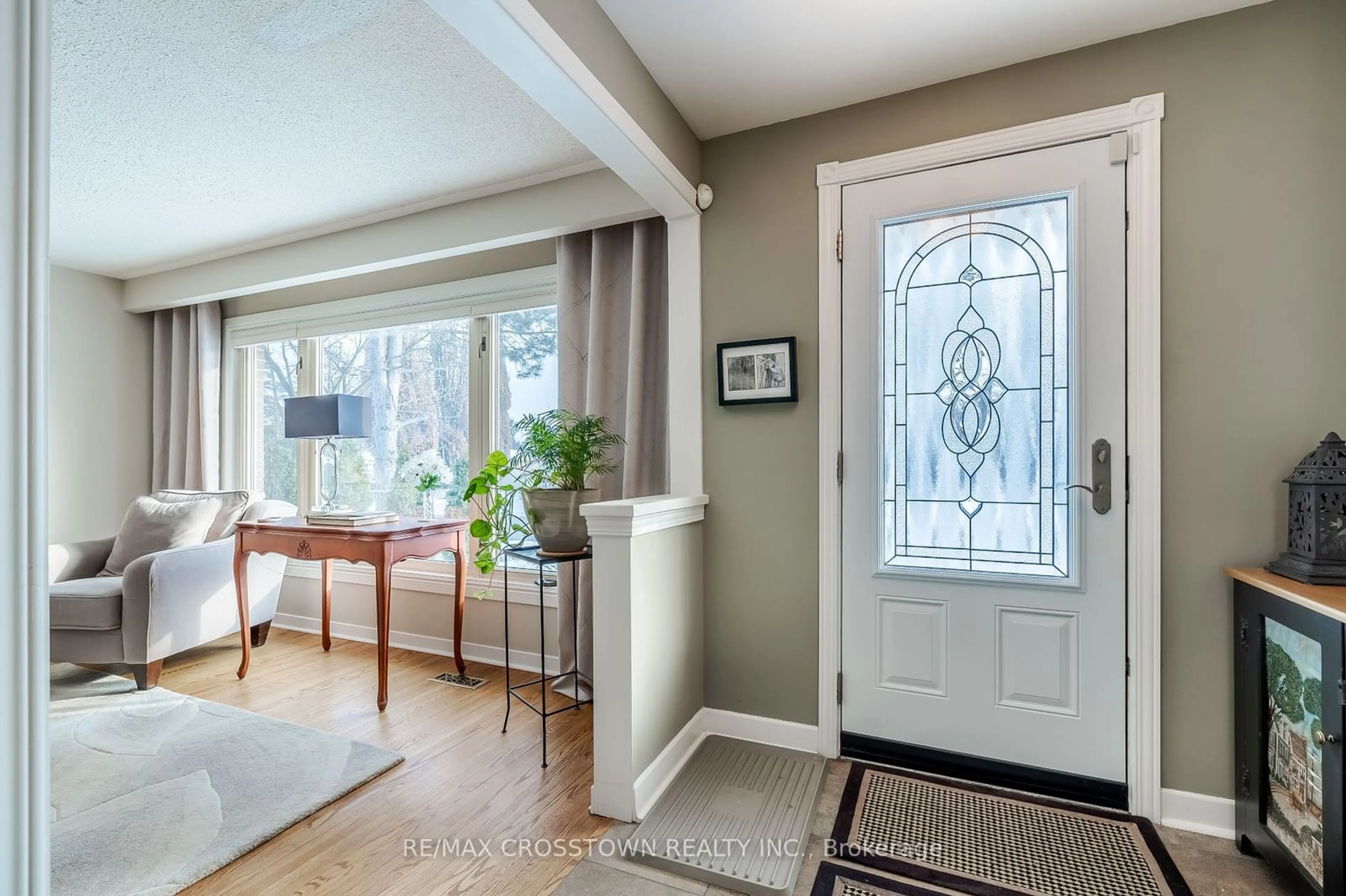 Indoor entryway for 74 Devins Dr, Aurora Ontario L4G 2Z4