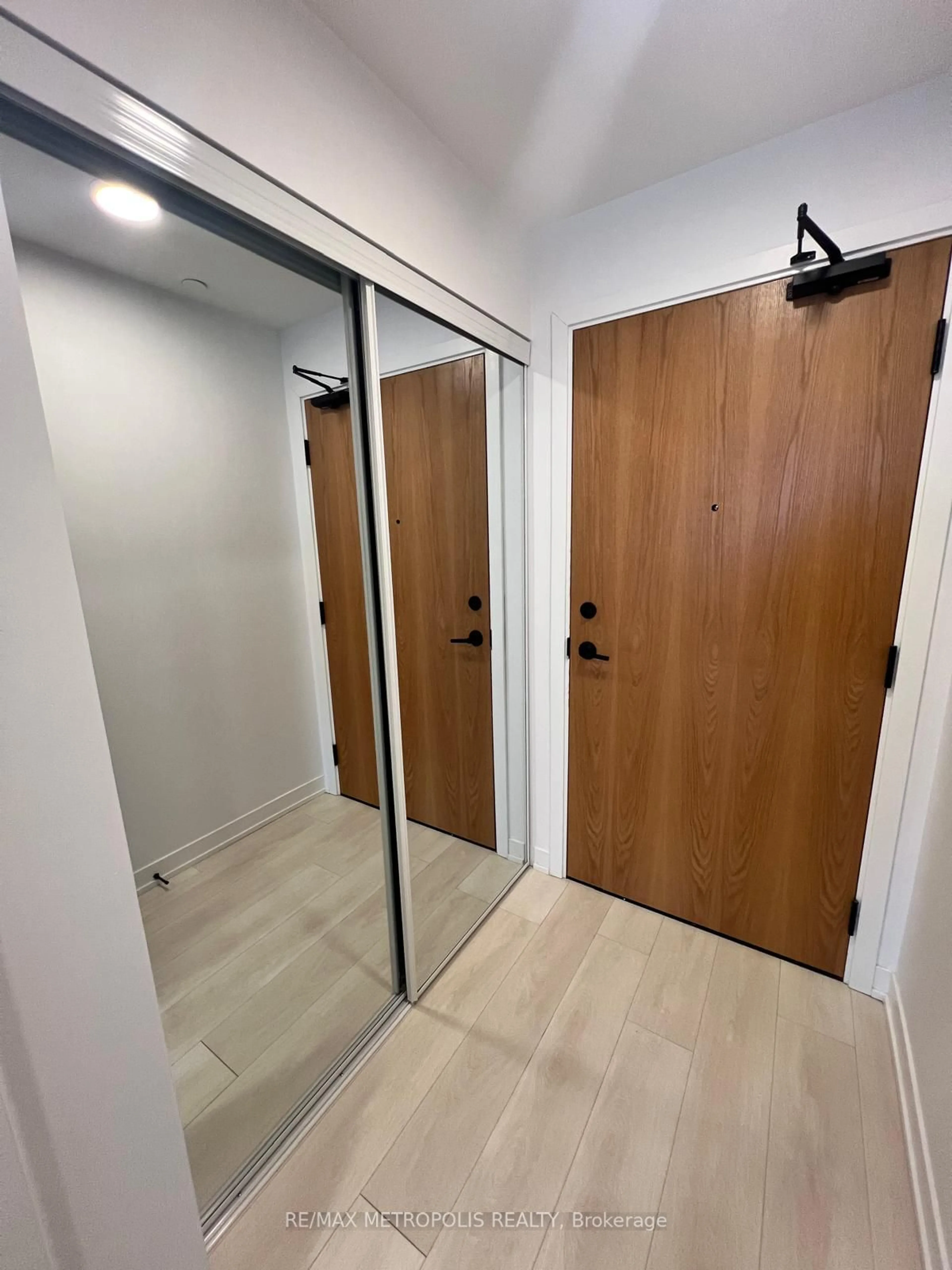 Indoor entryway for 7950 Bathurst St #1212, Vaughan Ontario L4J 0L4