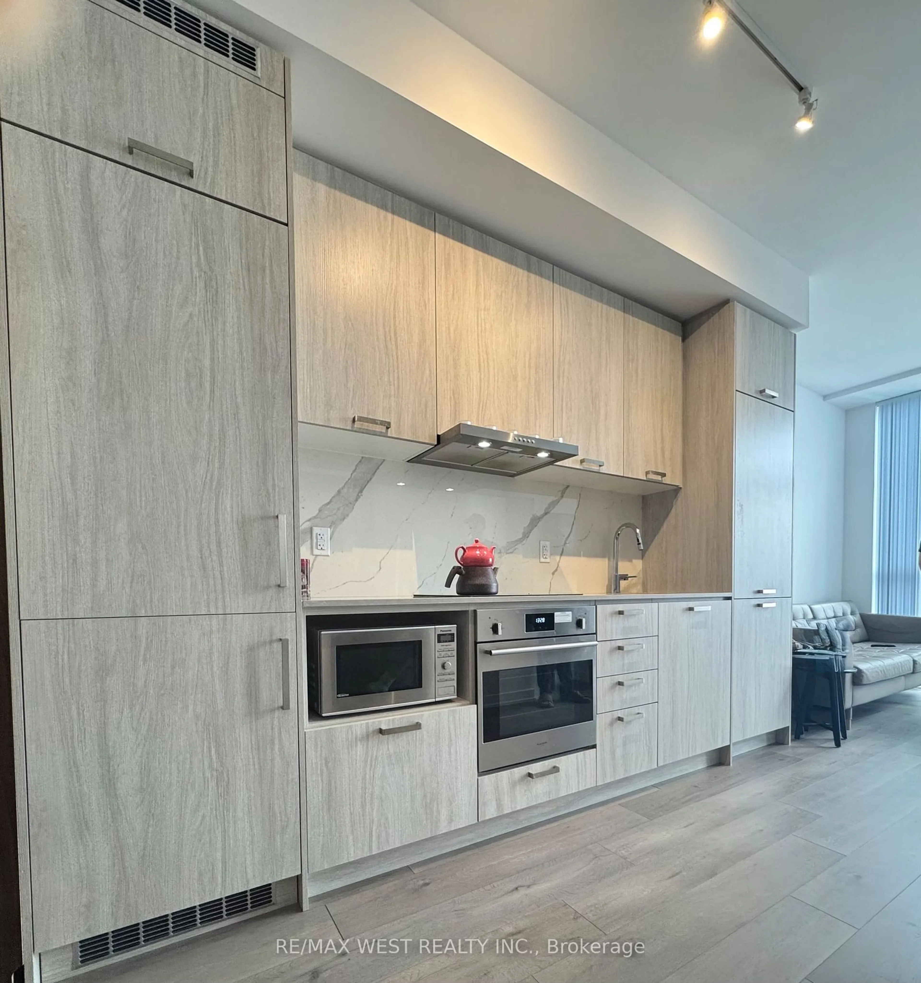 Contemporary kitchen, unknown for 38 Honeycrisp Cres #1111, Vaughan Ontario L4K 0M7