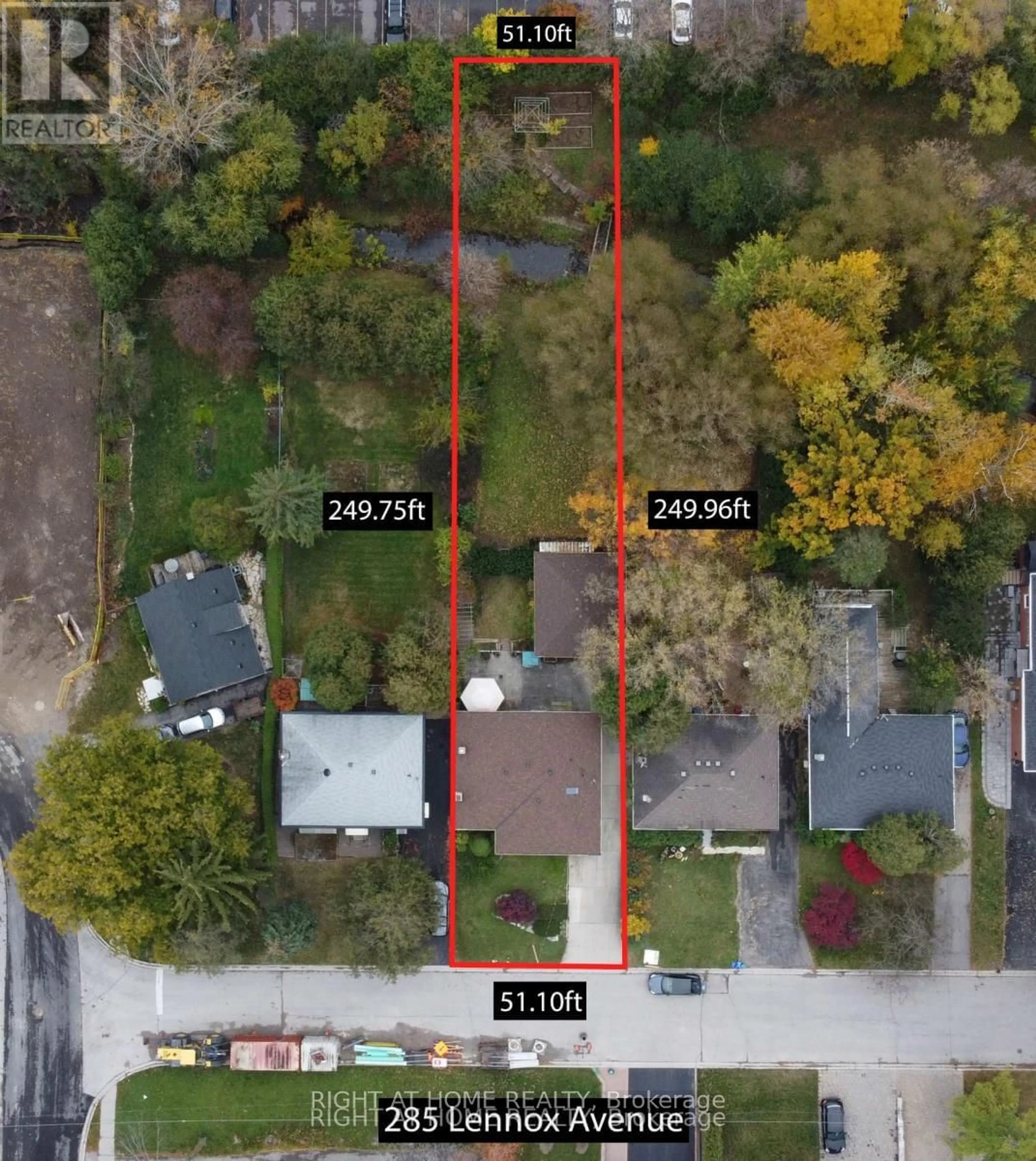 A pic from outside/outdoor area/front of a property/back of a property/a pic from drone, street for 285 Lennox Ave, Richmond Hill Ontario L4C 2A4