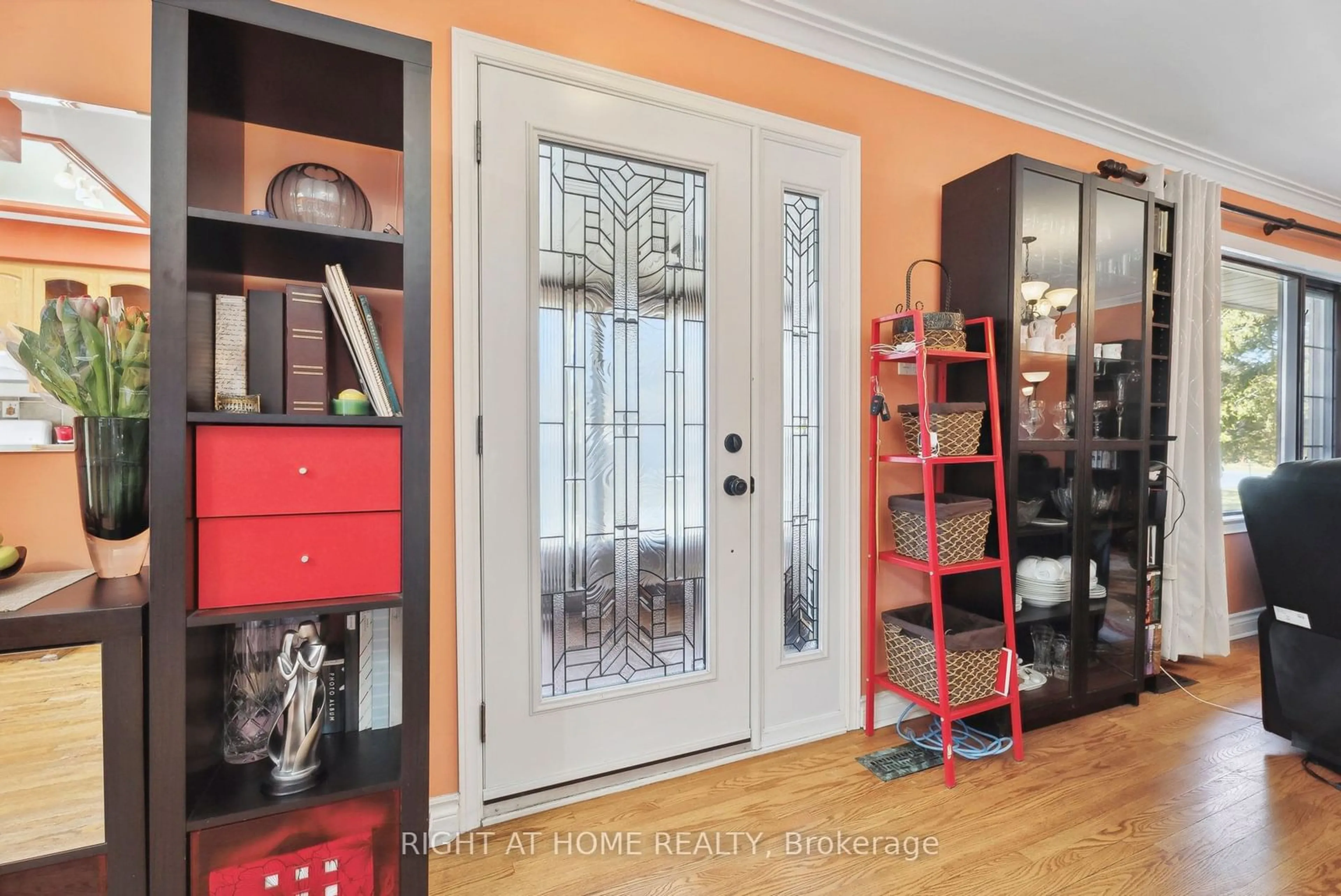 Indoor entryway for 285 Lennox Ave, Richmond Hill Ontario L4C 2A4