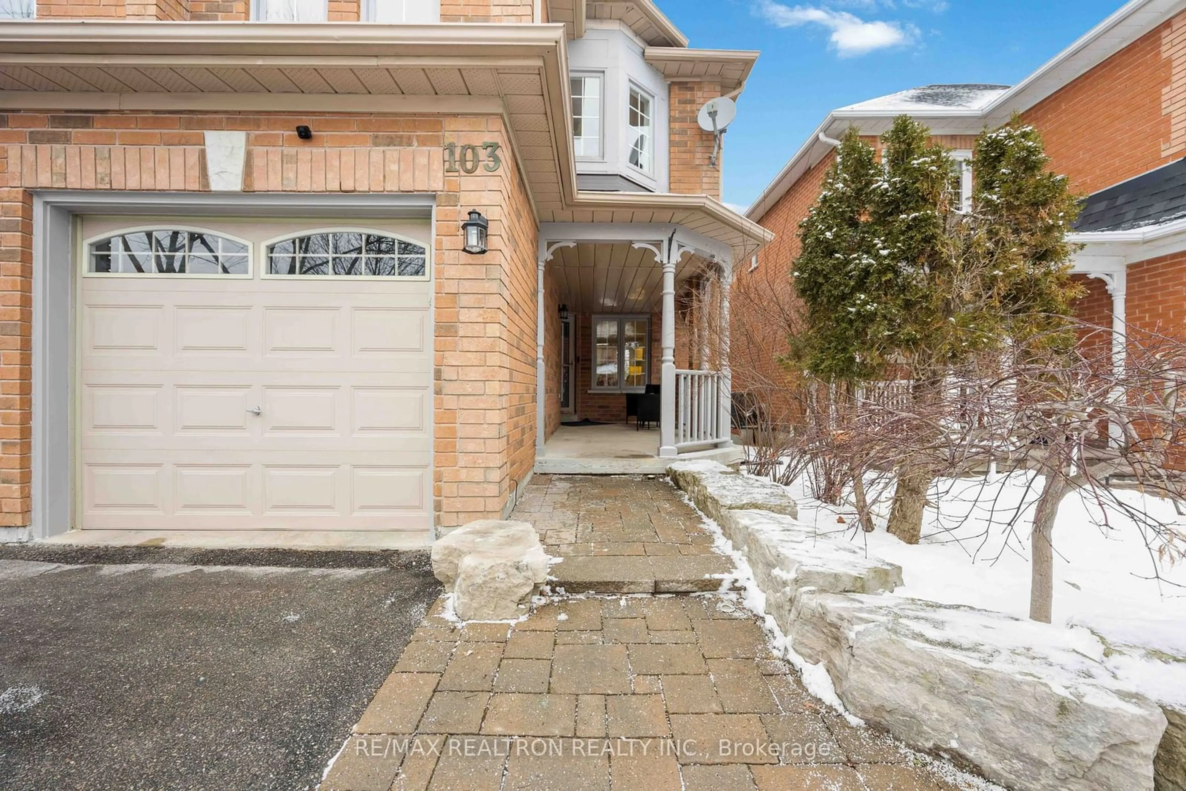 Unknown for 103 Woodroof Cres, Aurora Ontario L4G 7H3