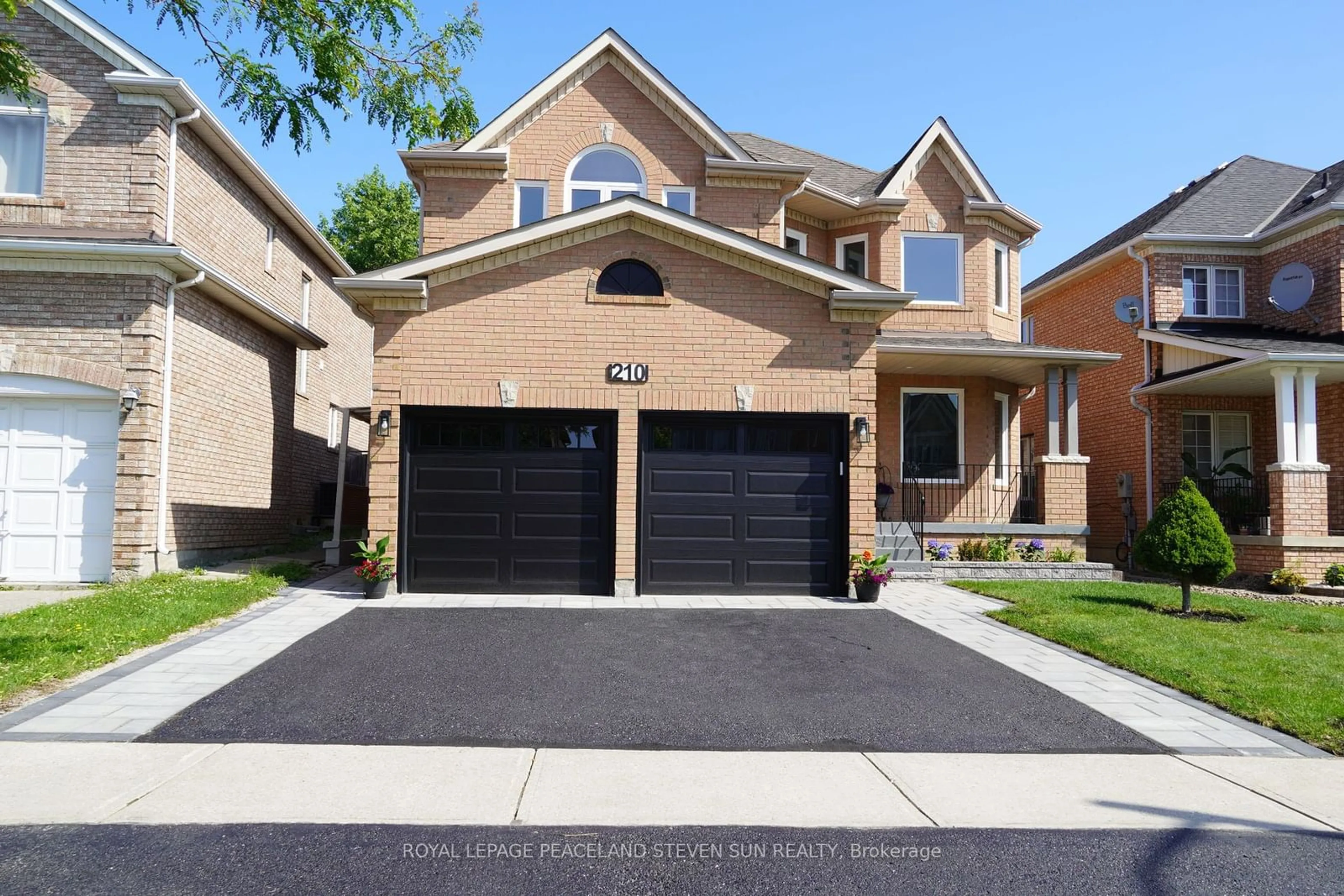 Home with brick exterior material, street for 210 Canyon Hill Ave, Richmond Hill Ontario L4C 0R4