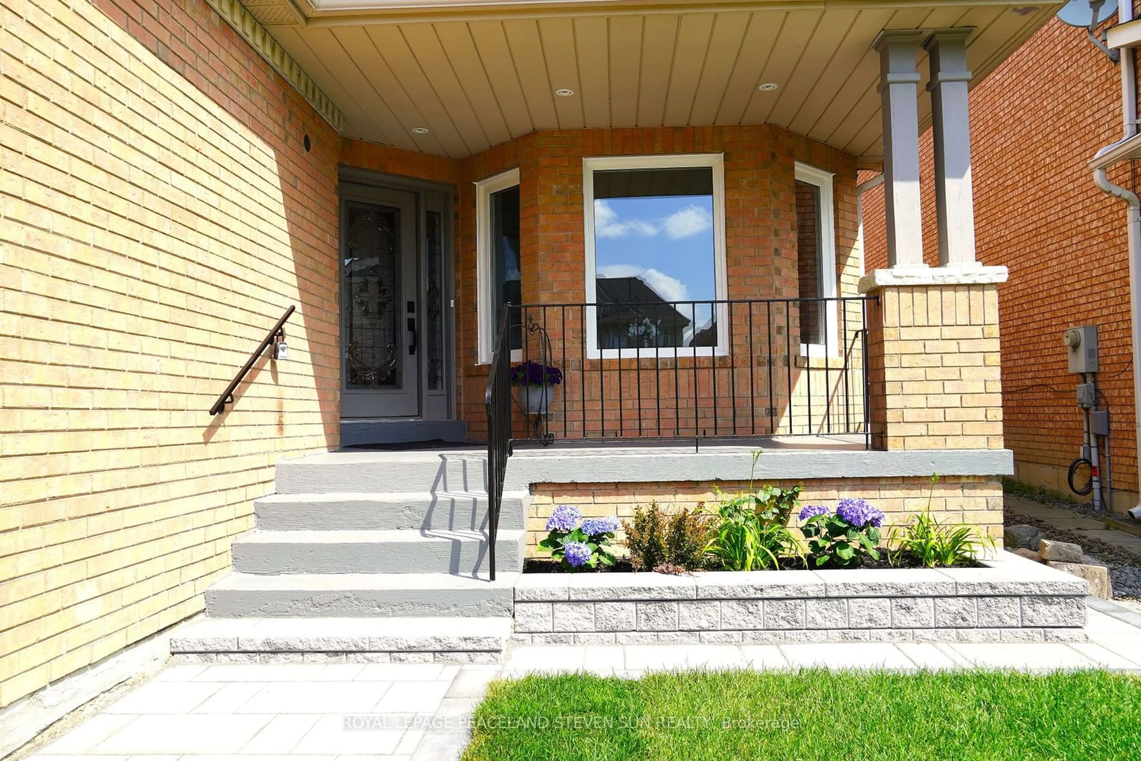 Home with brick exterior material, street for 210 Canyon Hill Ave, Richmond Hill Ontario L4C 0R4