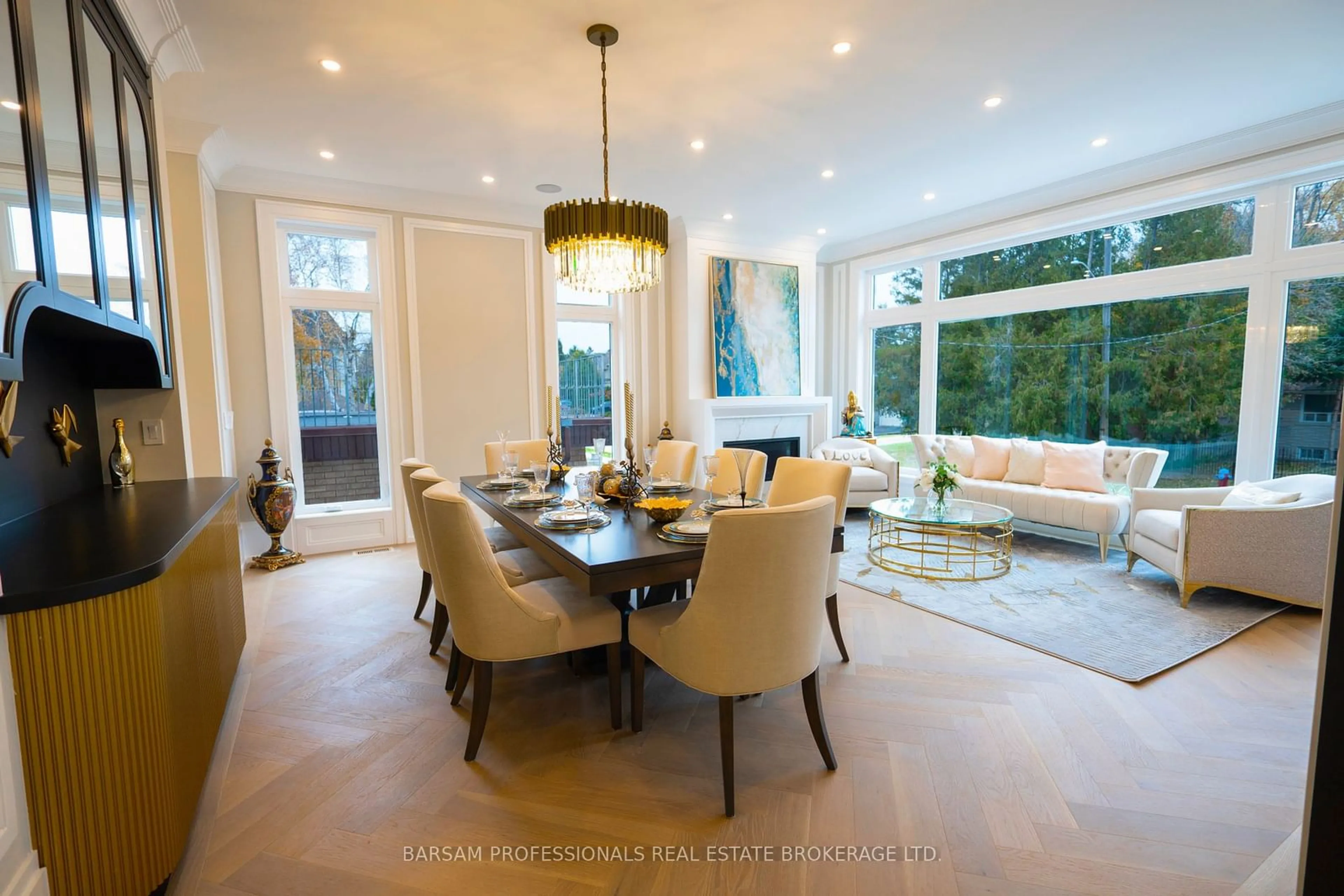 Dining room, ceramic/tile floor for 21 Birch Ave, Richmond Hill Ontario L4C 6C4