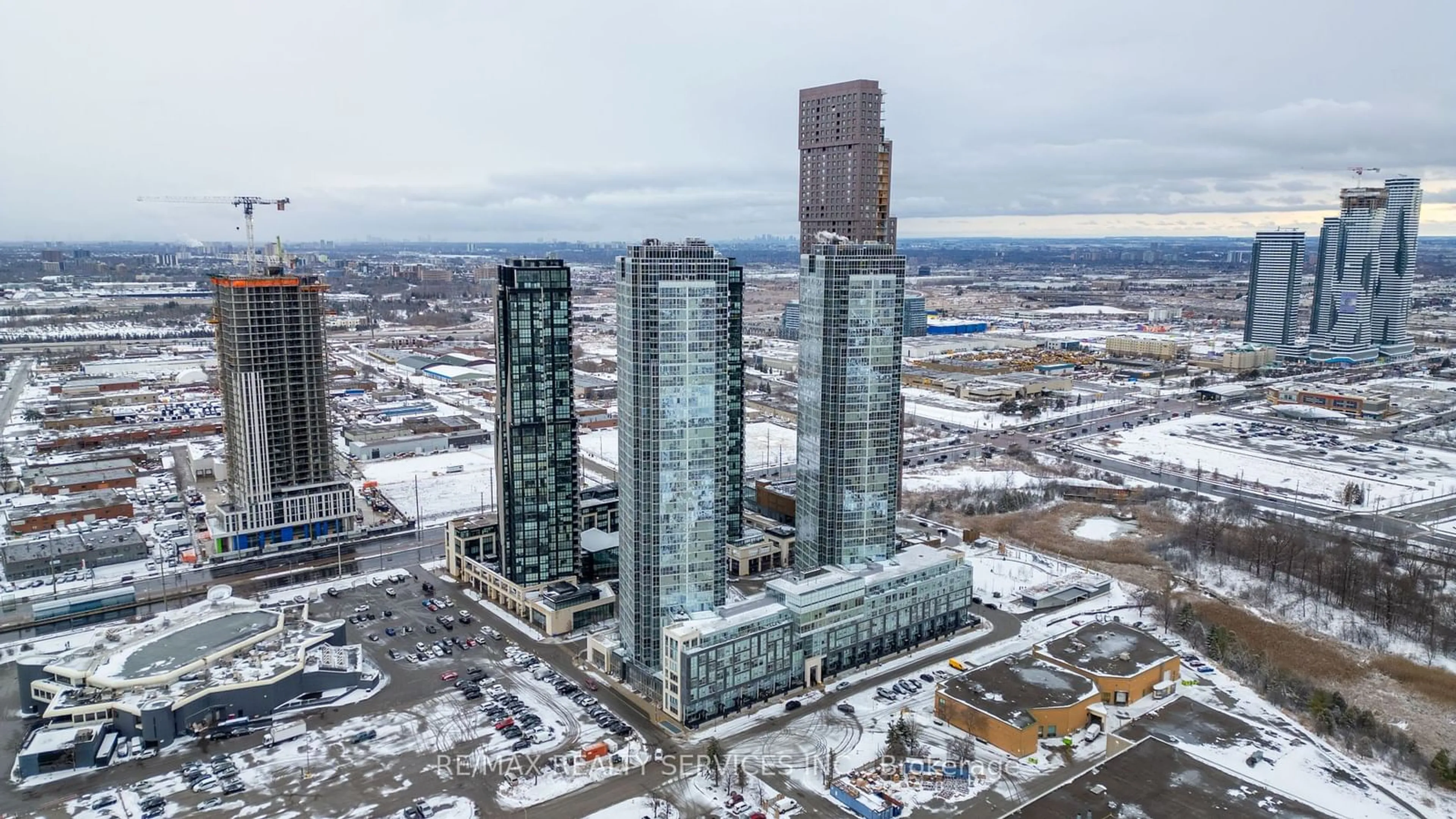 A pic from outside/outdoor area/front of a property/back of a property/a pic from drone, city buildings view from balcony for 2908 Highway 7 Rd #215, Vaughan Ontario L4K 0K5