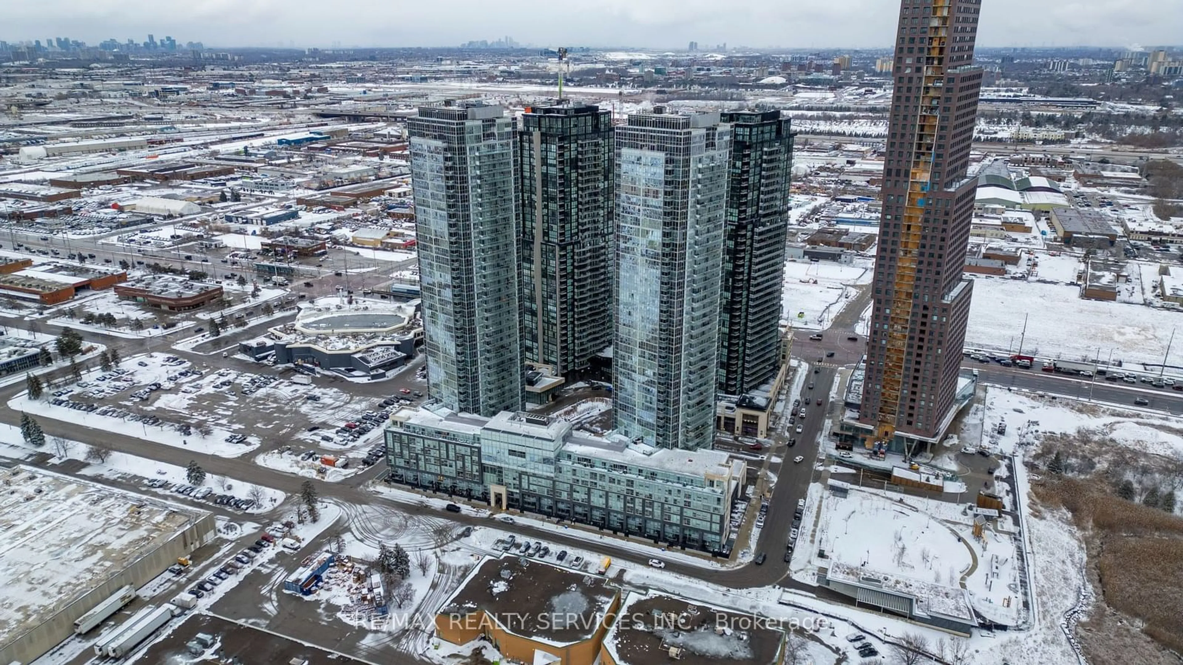 A pic from outside/outdoor area/front of a property/back of a property/a pic from drone, city buildings view from balcony for 2908 Highway 7 Rd #215, Vaughan Ontario L4K 0K5