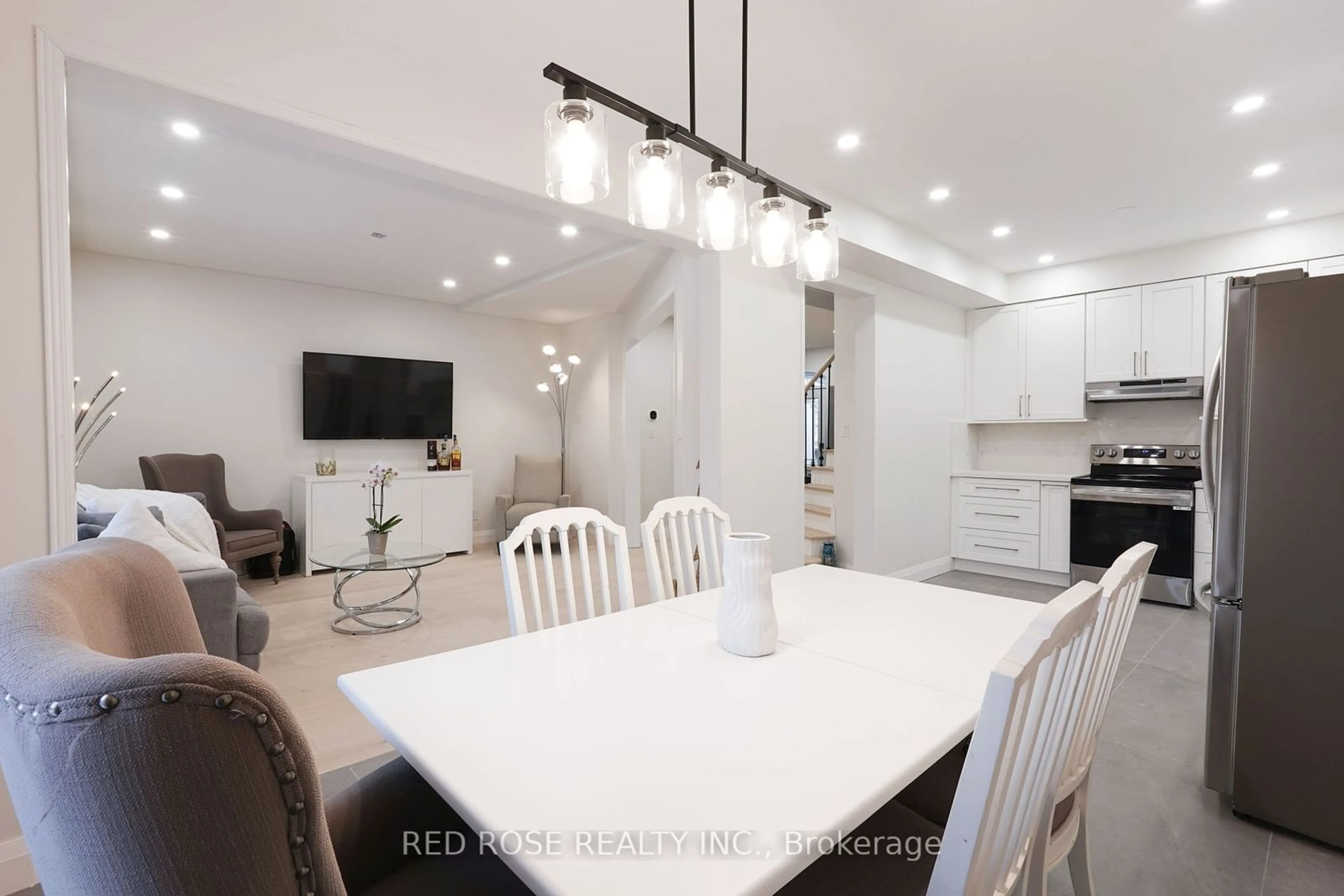 Open concept kitchen, unknown for 192 Old Colony Rd, Richmond Hill Ontario L4E 5C3