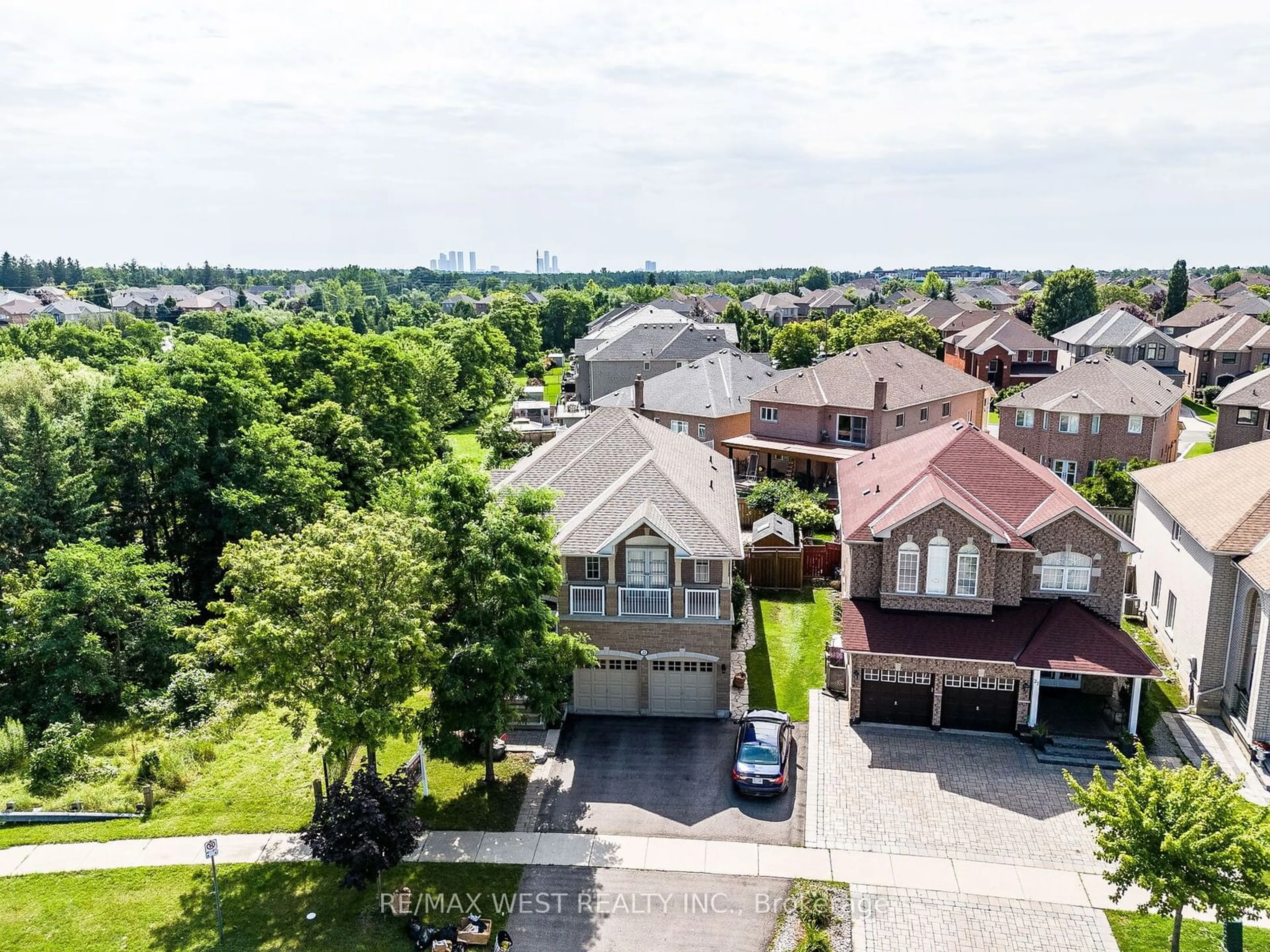 A pic from outside/outdoor area/front of a property/back of a property/a pic from drone, city buildings view from balcony for 23 Sunset Rdge, Vaughan Ontario L4H 1W1