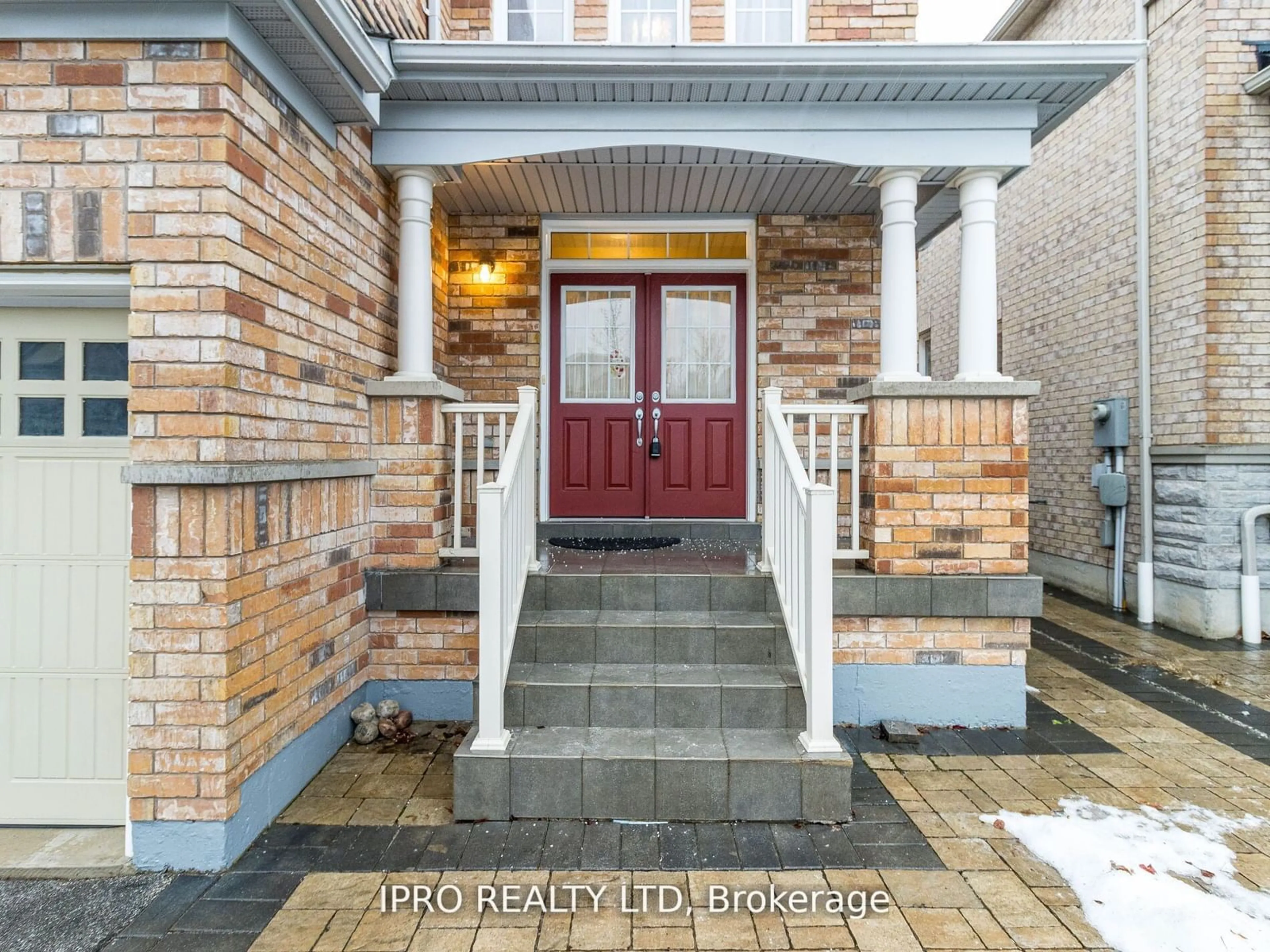 Indoor entryway for 450 Summerlyn Tr, Bradford West Gwillimbury Ontario L3Z 0M4