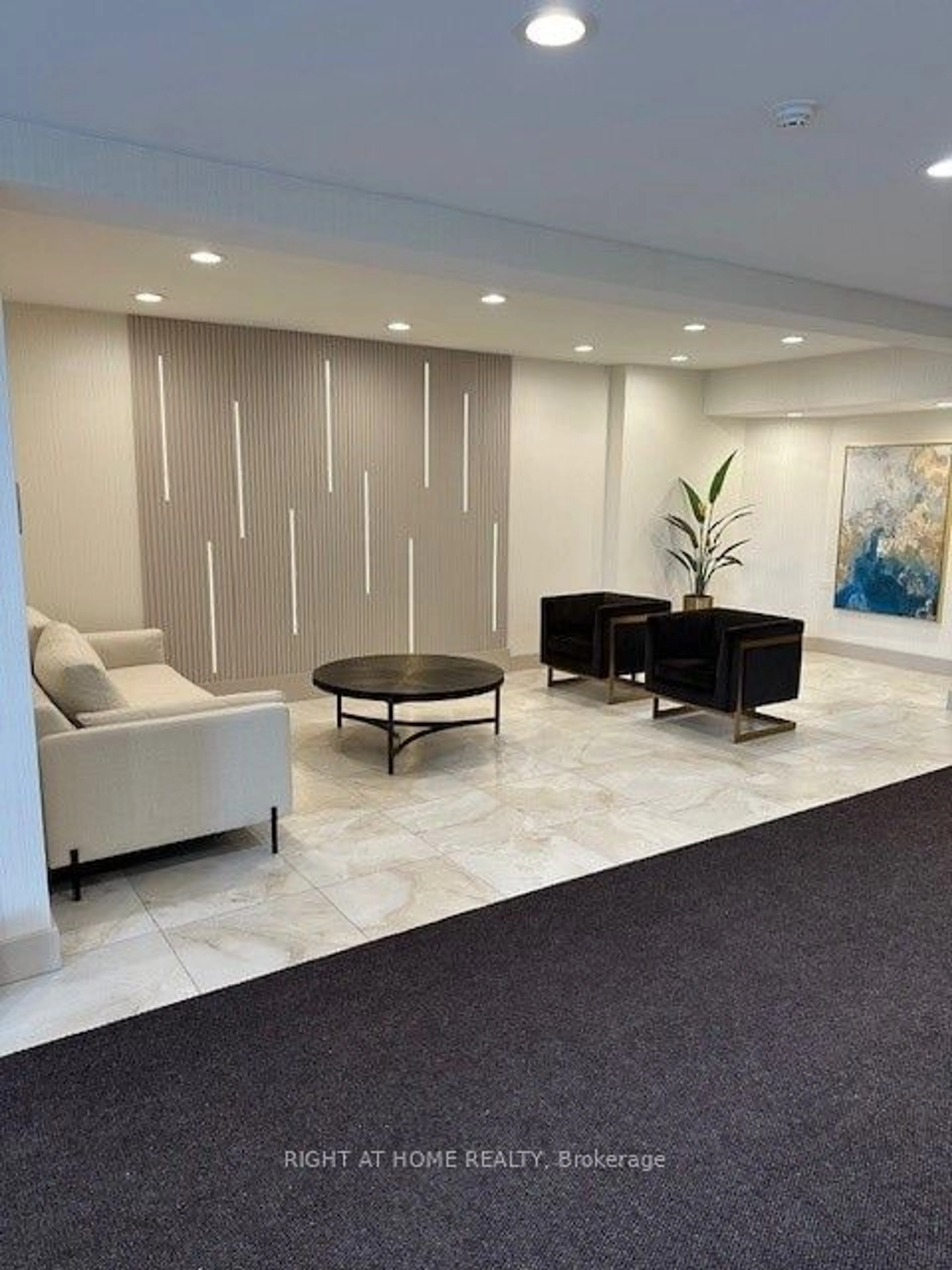 Lobby for 32 Clarissa Dr #627, Richmond Hill Ontario L4C 9R7