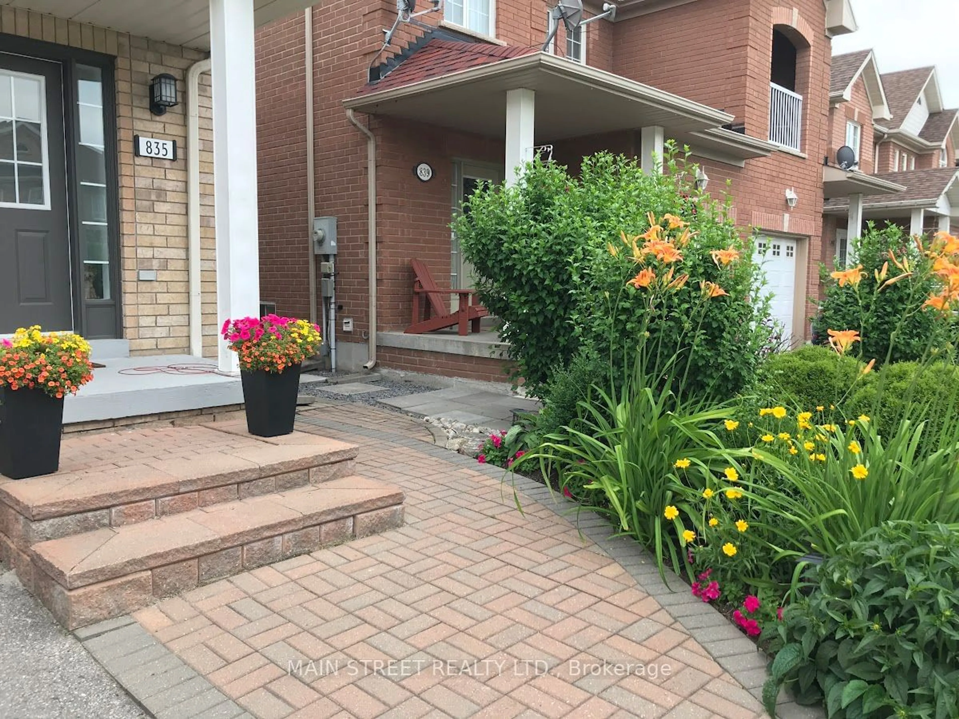 Unknown for 835 Sisler Ave, Newmarket Ontario L3X 2T9