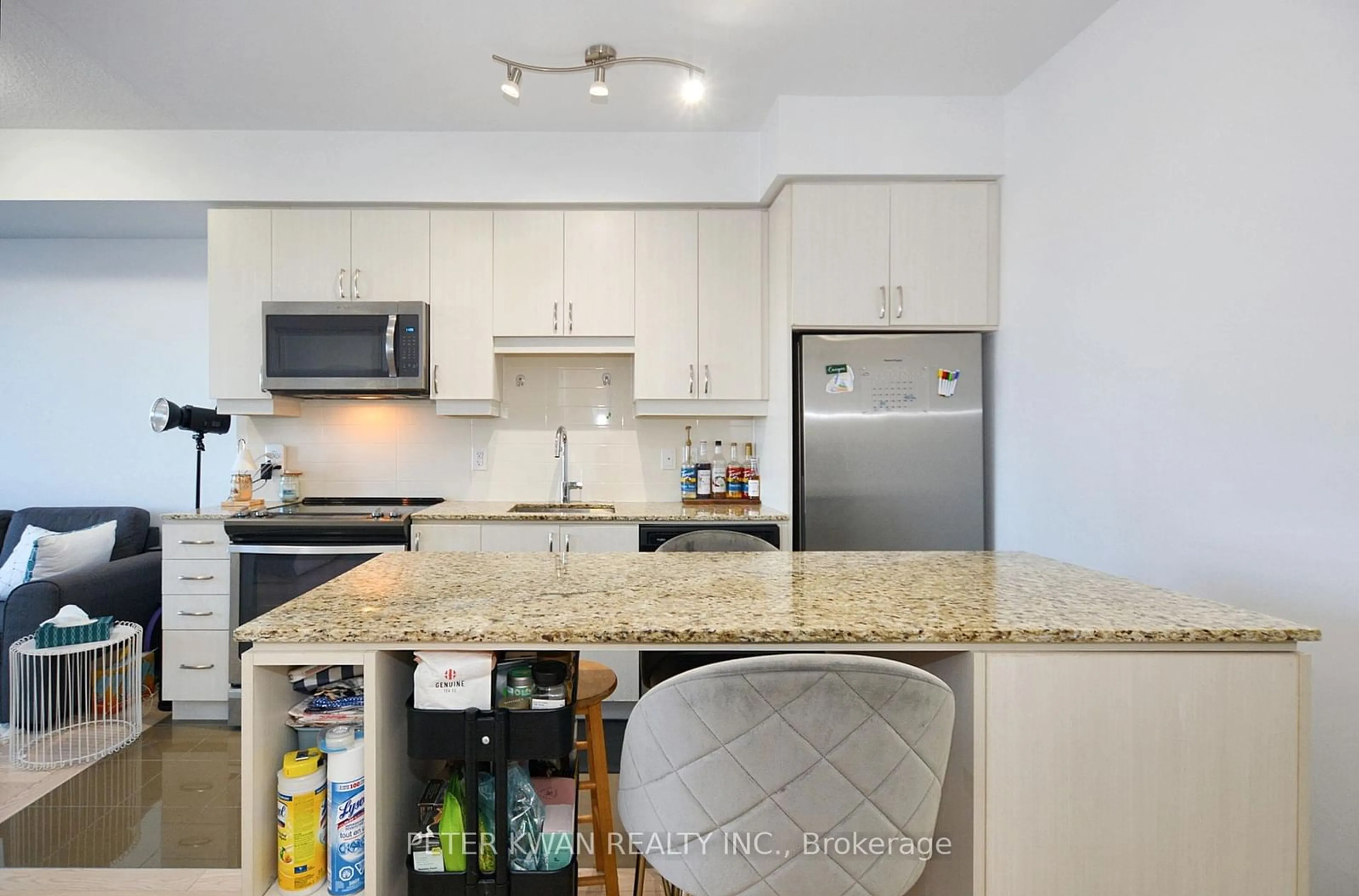 Standard kitchen, unknown for 9205 Yonge St #618NE, Richmond Hill Ontario L4C 1V5