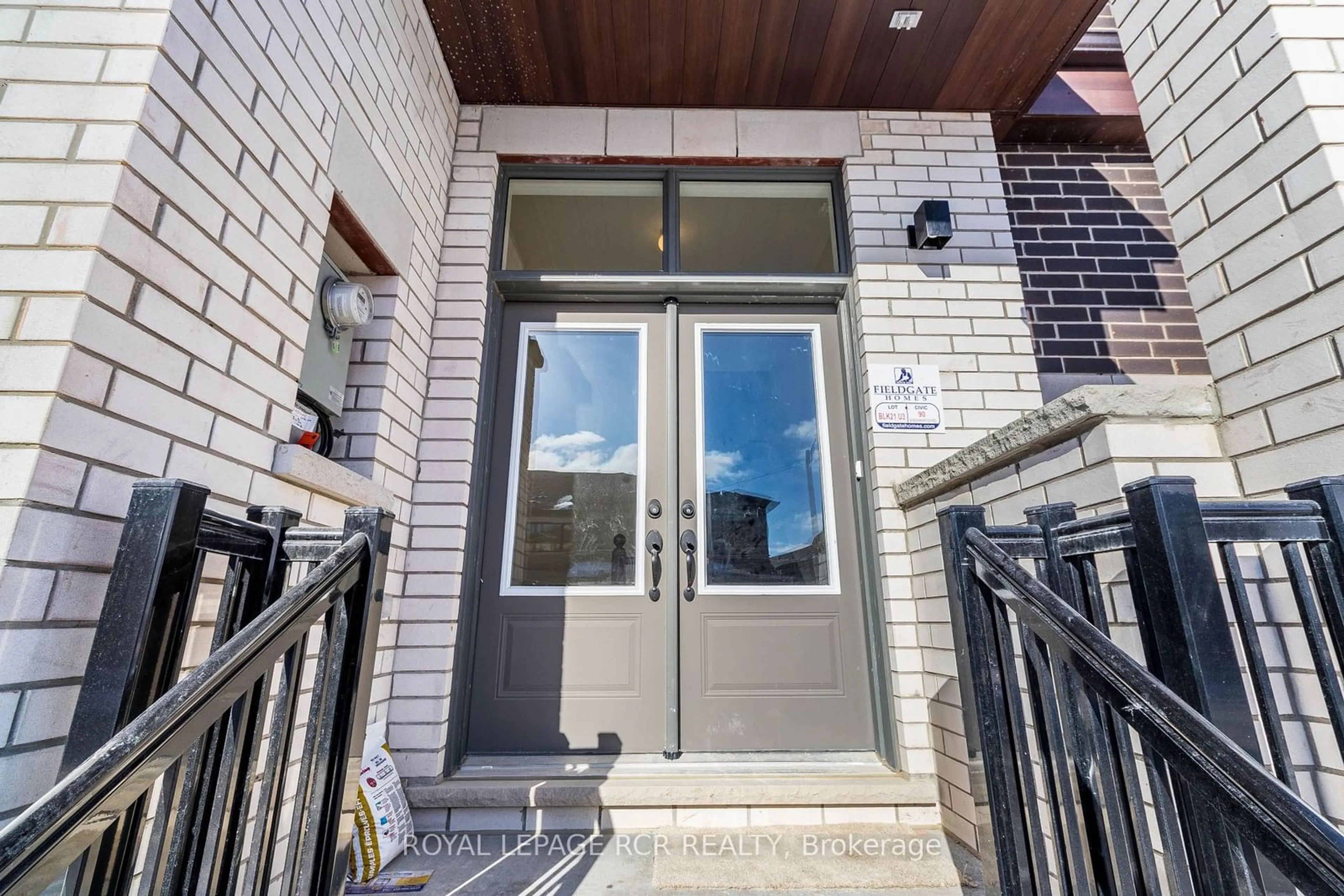 Indoor entryway for 90 Singhampton Rd, Vaughan Ontario L4H 5J6