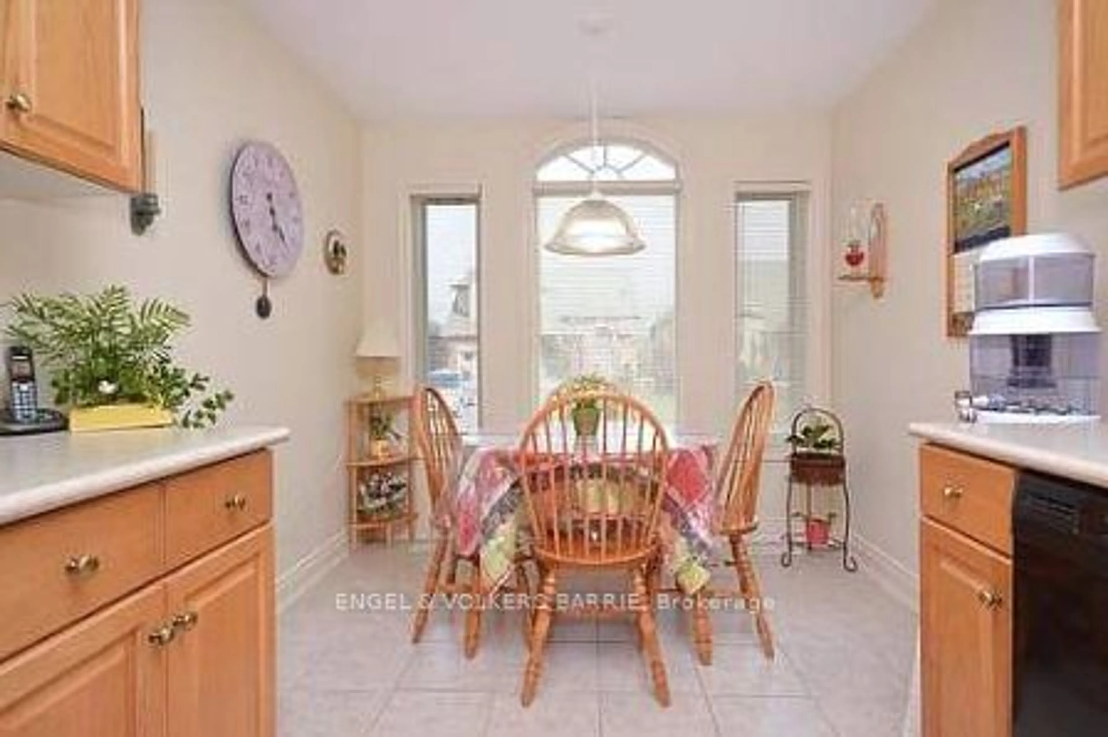 Dining room, ceramic/tile floor for 150 Bella Vista Tr #28, New Tecumseth Ontario L9R 2G8