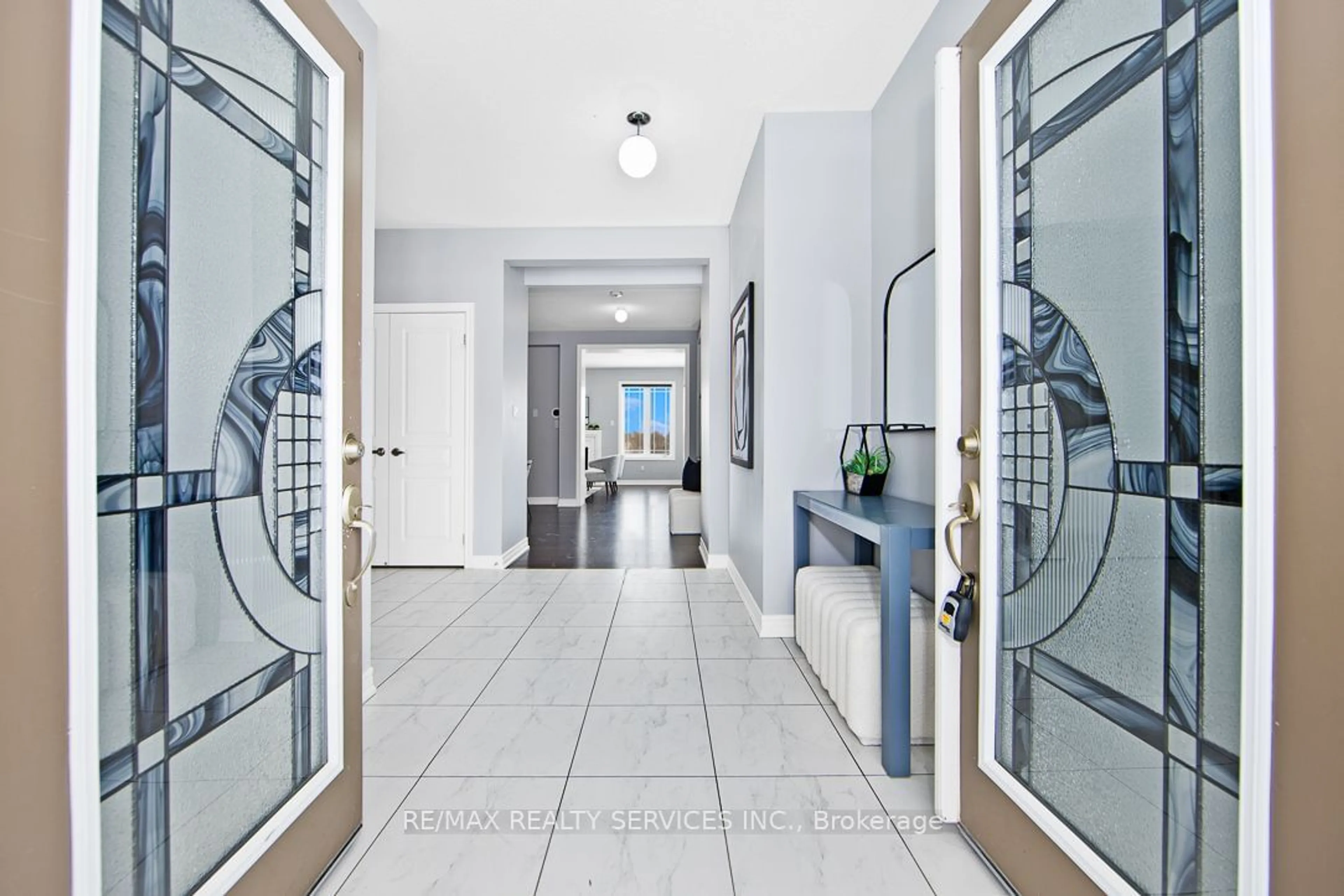 Indoor entryway for 969 Green St, Innisfil Ontario L0L 1W0