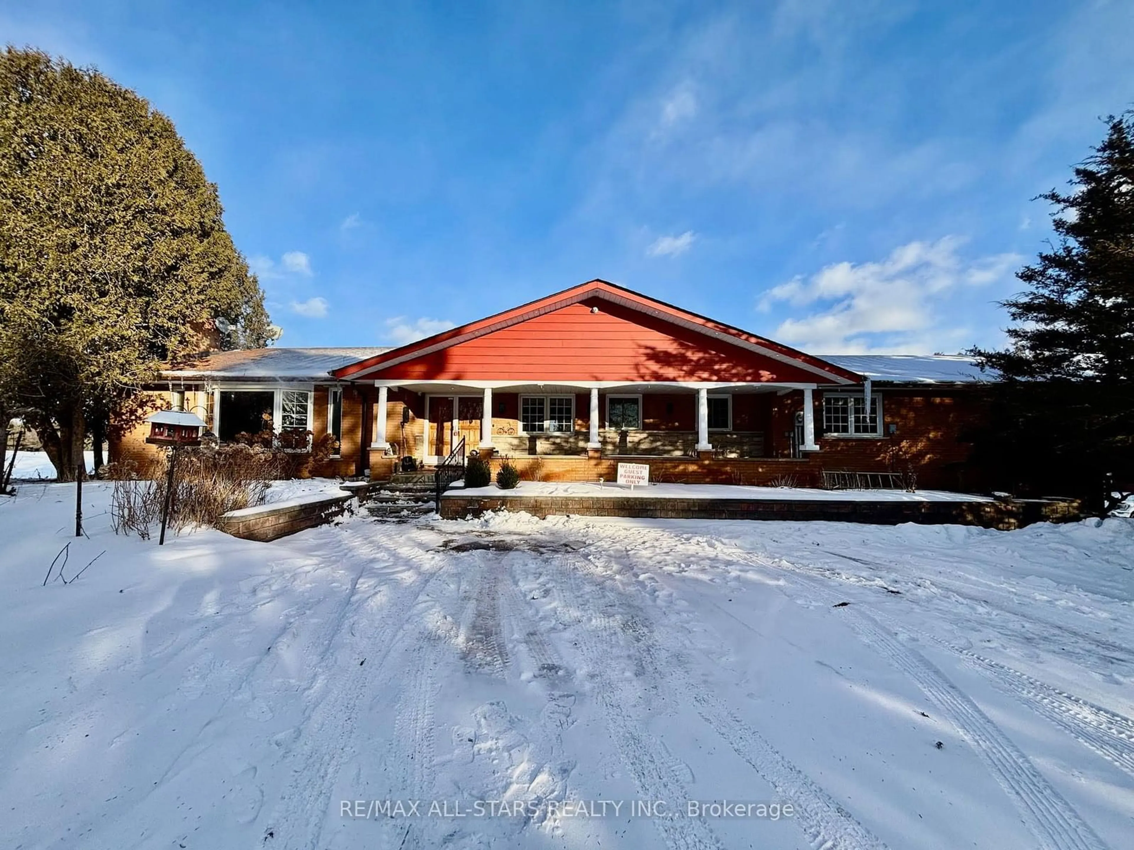 A pic from outside/outdoor area/front of a property/back of a property/a pic from drone, building for 21889 Highway 48 Rd, East Gwillimbury Ontario L0G 1M0