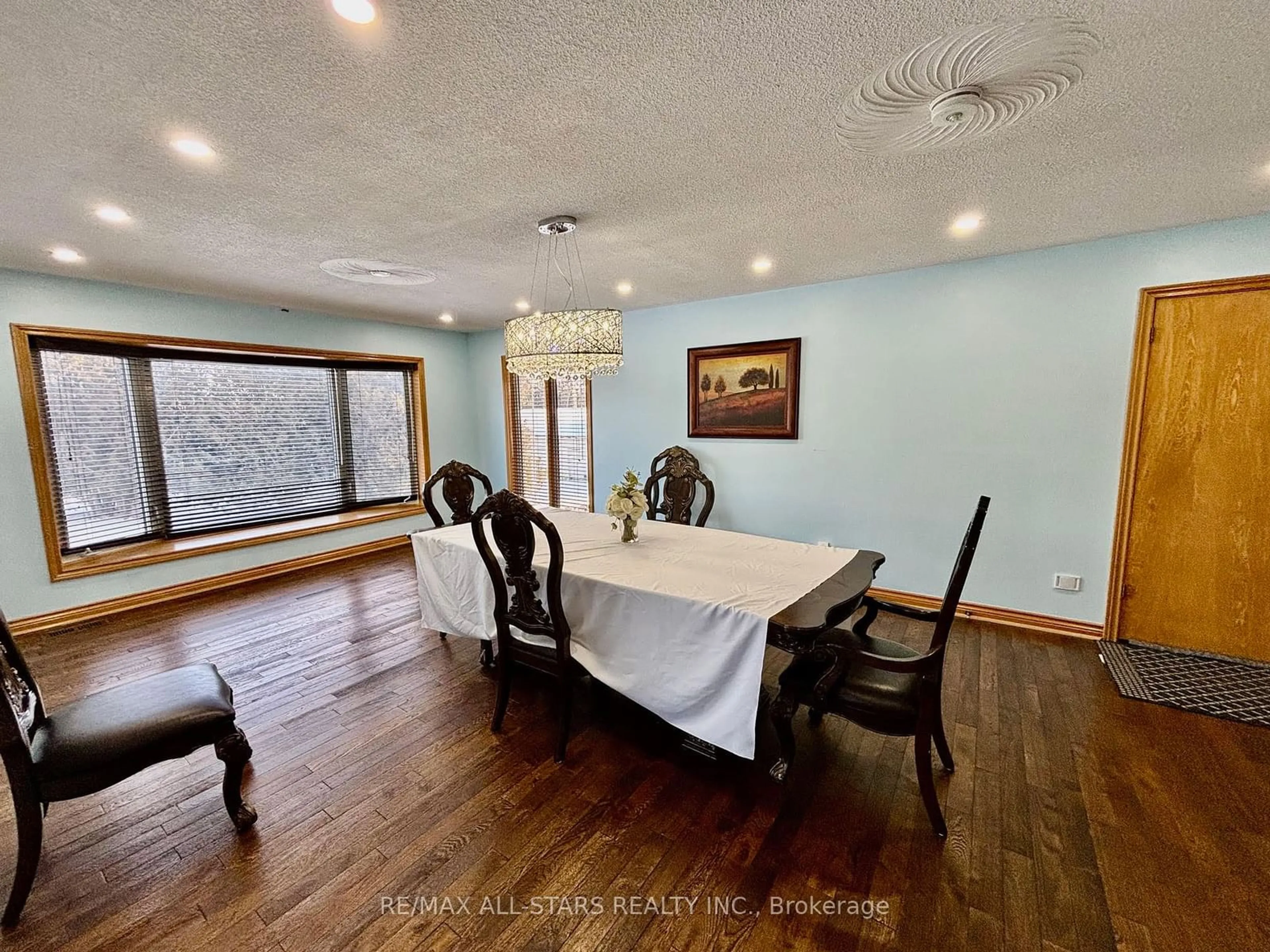 Dining room, wood/laminate floor for 21889 Highway 48 Rd, East Gwillimbury Ontario L0G 1M0