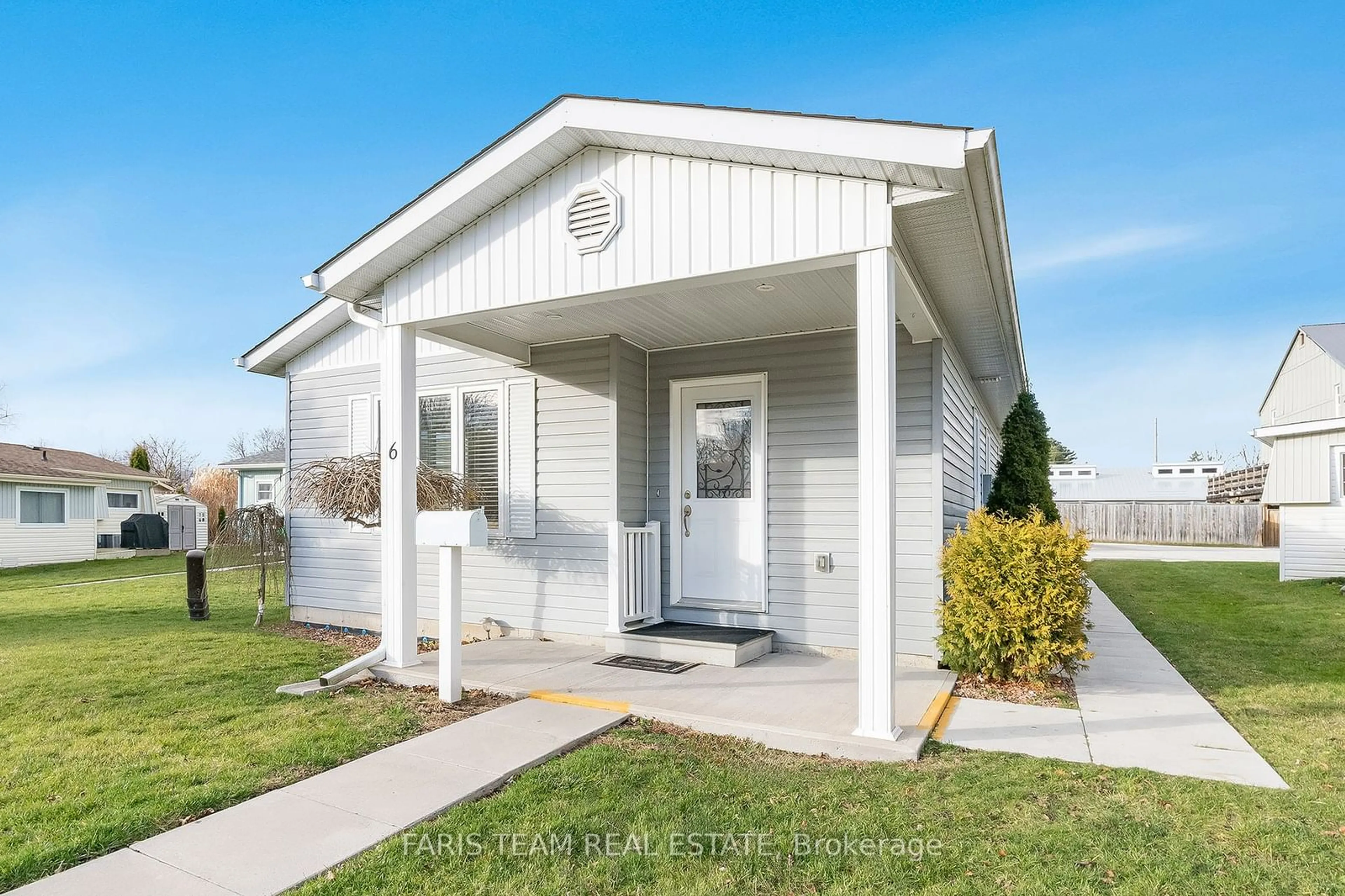 Home with vinyl exterior material, street for 6 Nature Trail Rd, Innisfil Ontario L9S 1R6