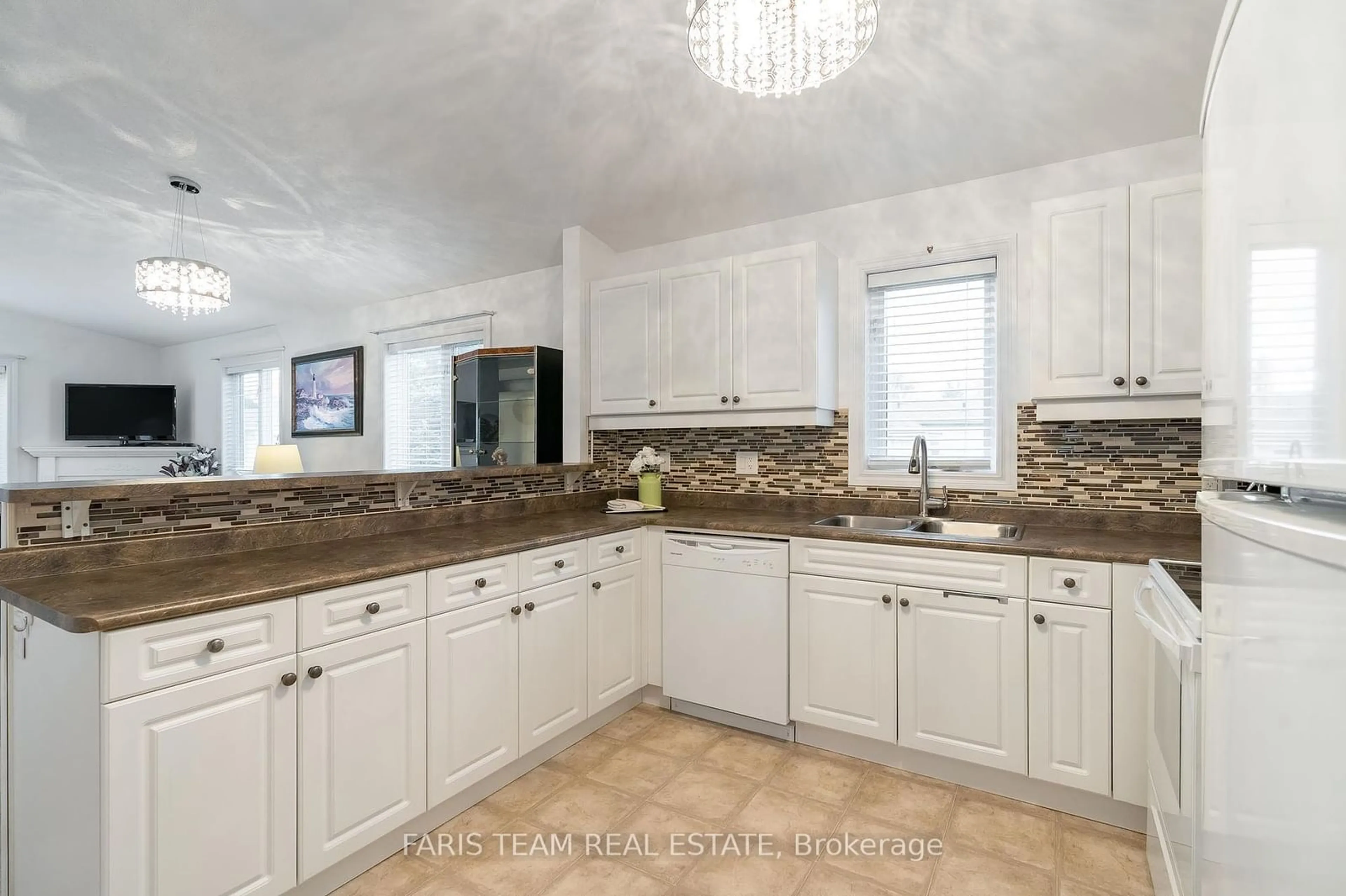 Open concept kitchen, ceramic/tile floor for 6 Nature Trail Rd, Innisfil Ontario L9S 1R6