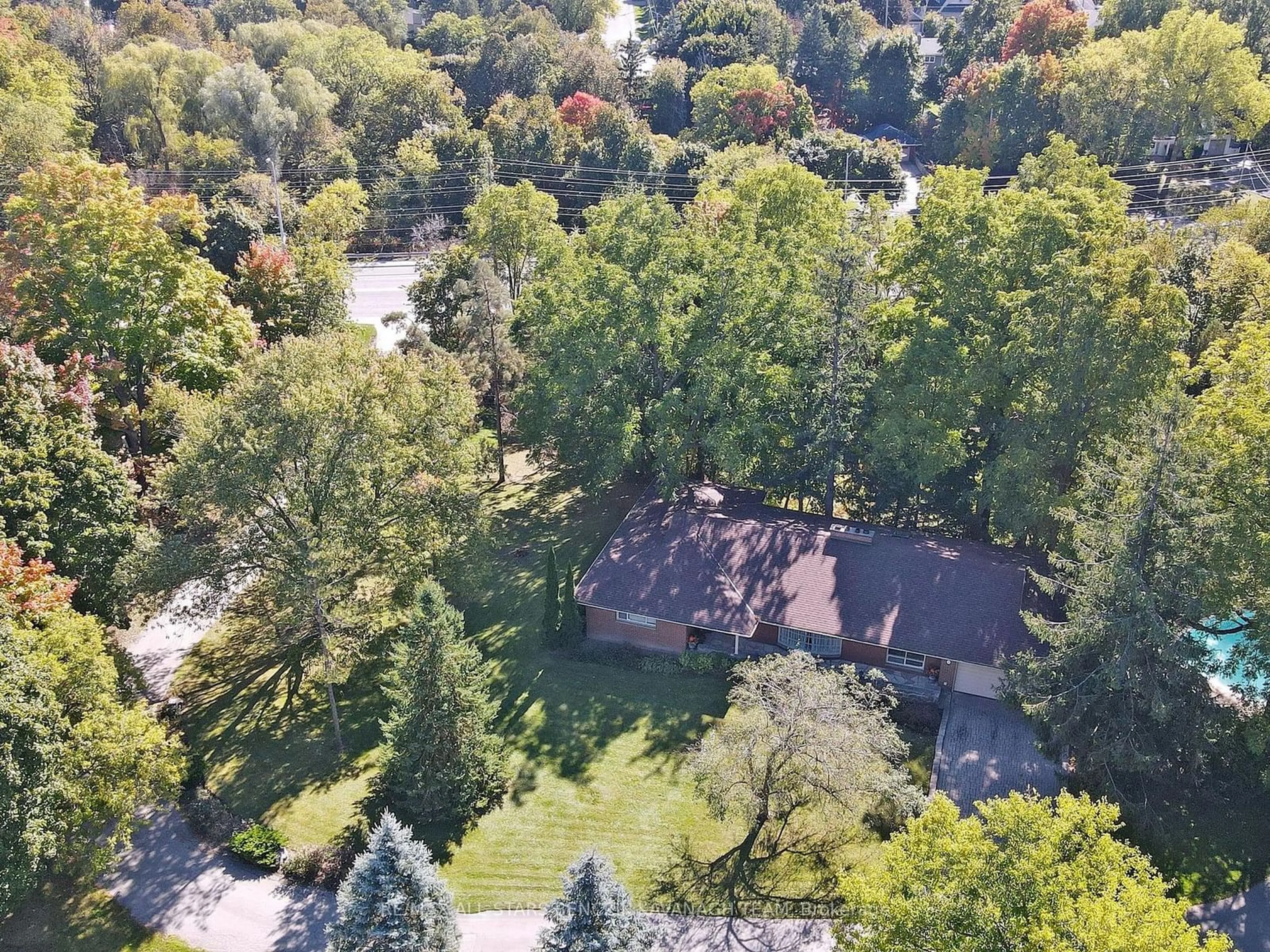 A pic from outside/outdoor area/front of a property/back of a property/a pic from drone, forest/trees view for 2 Savannah Cres, Markham Ontario L3P 2V1