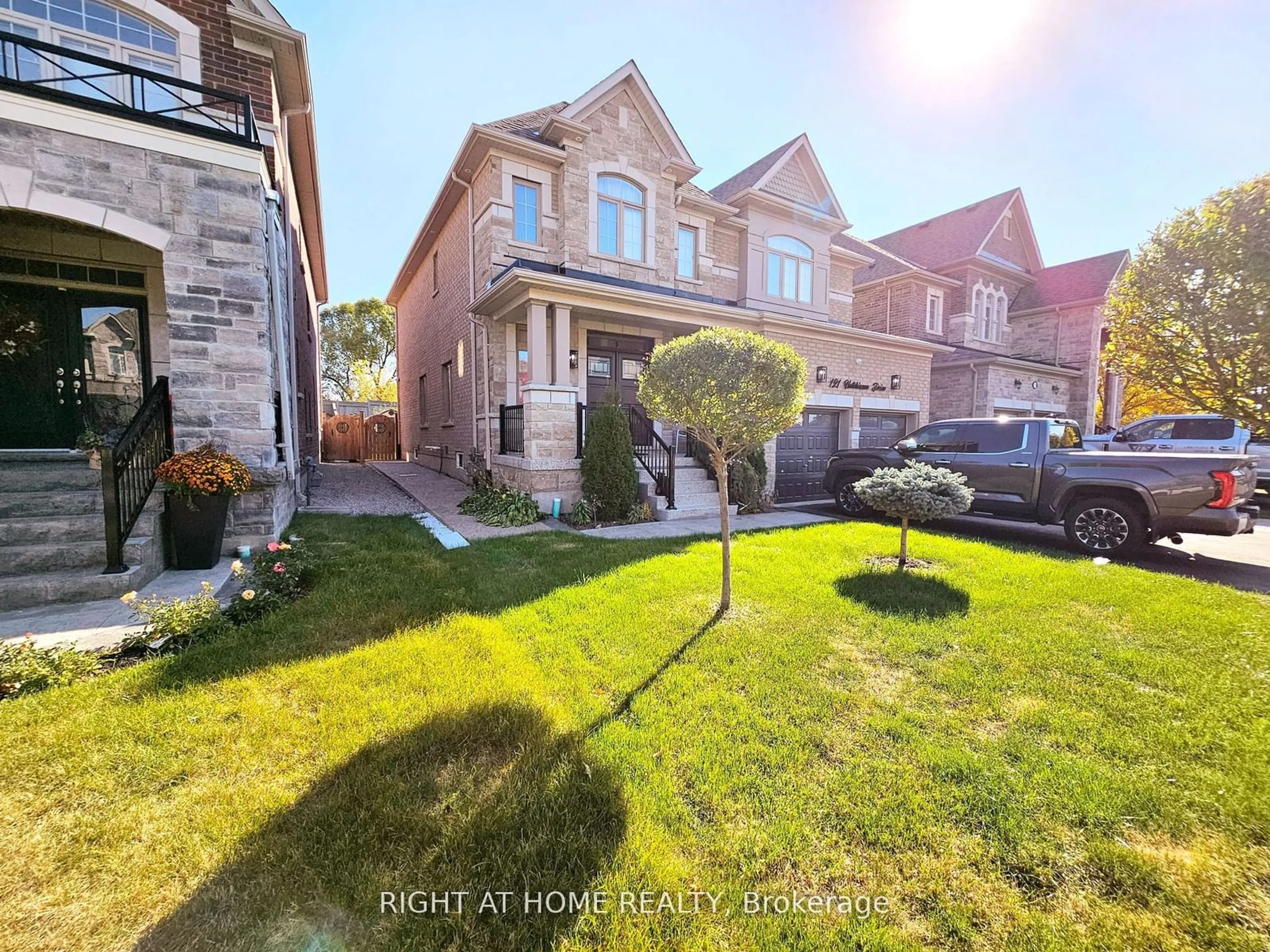 A pic from outside/outdoor area/front of a property/back of a property/a pic from drone, street for 121 Hutchinson Dr, New Tecumseth Ontario L9R 0P6