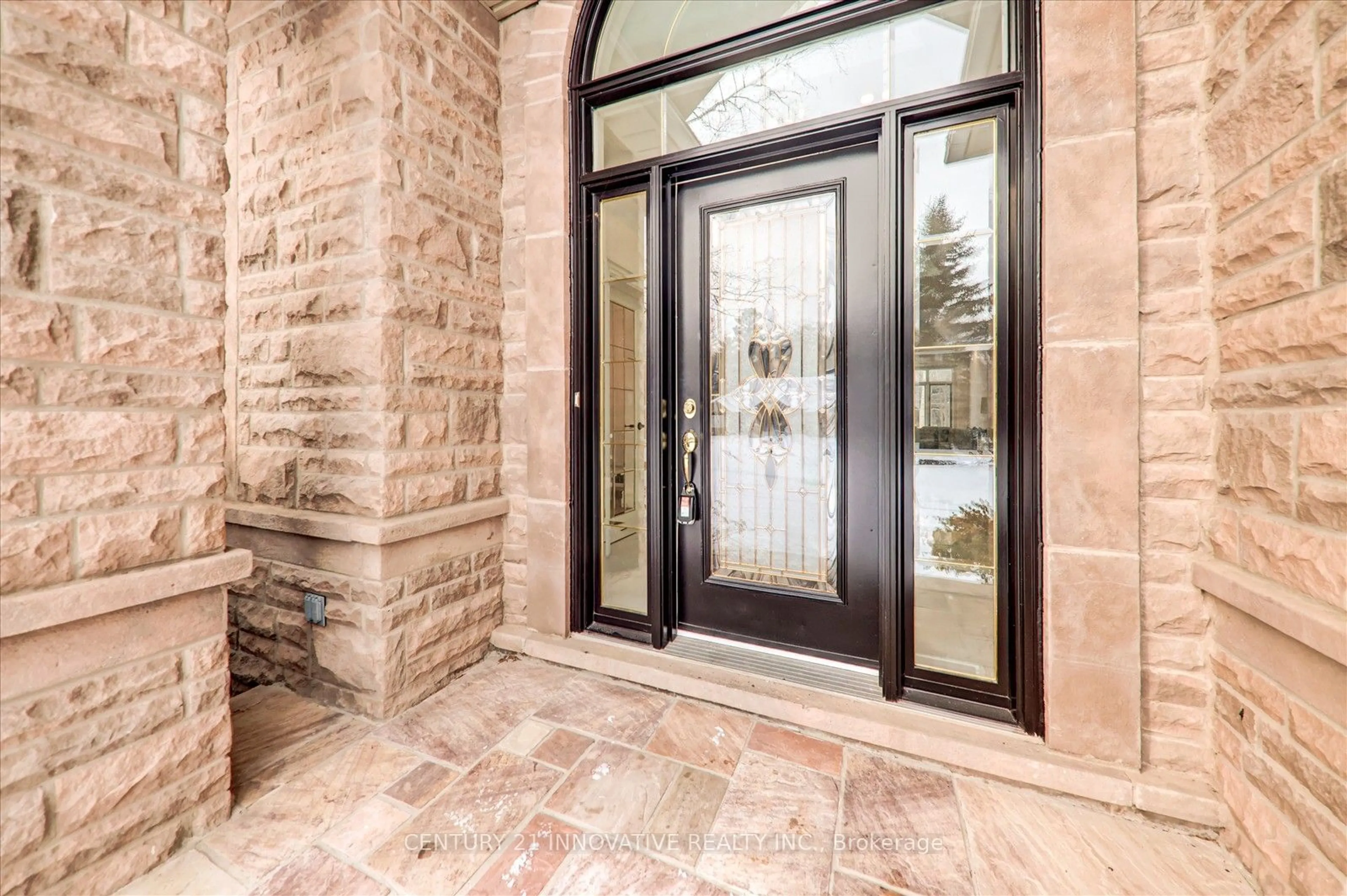 Indoor entryway for 72 Ballantrae Rd, Whitchurch-Stouffville Ontario L4A 1M5