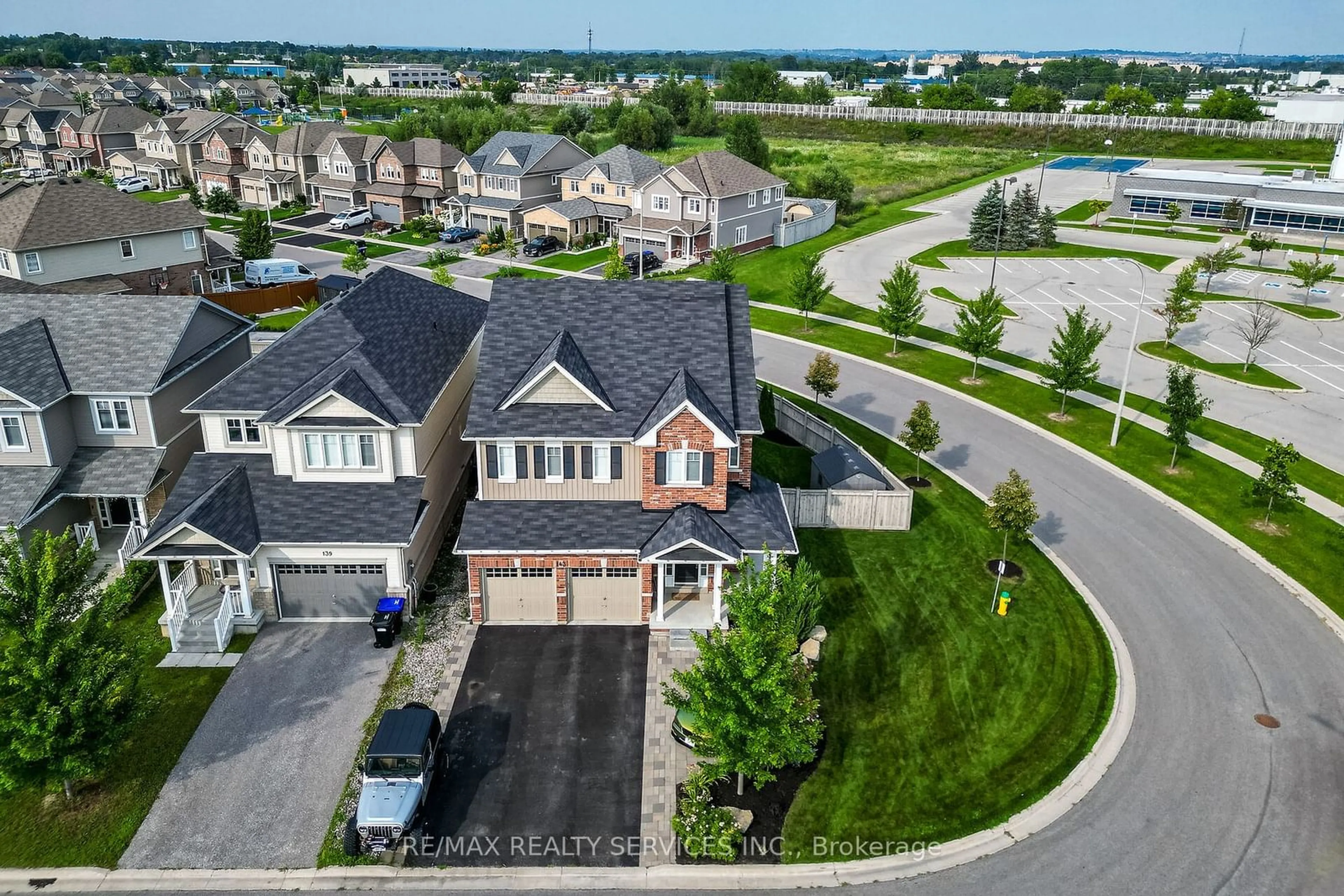 A pic from outside/outdoor area/front of a property/back of a property/a pic from drone, street for 143 Knight St, New Tecumseth Ontario L9R 0R5