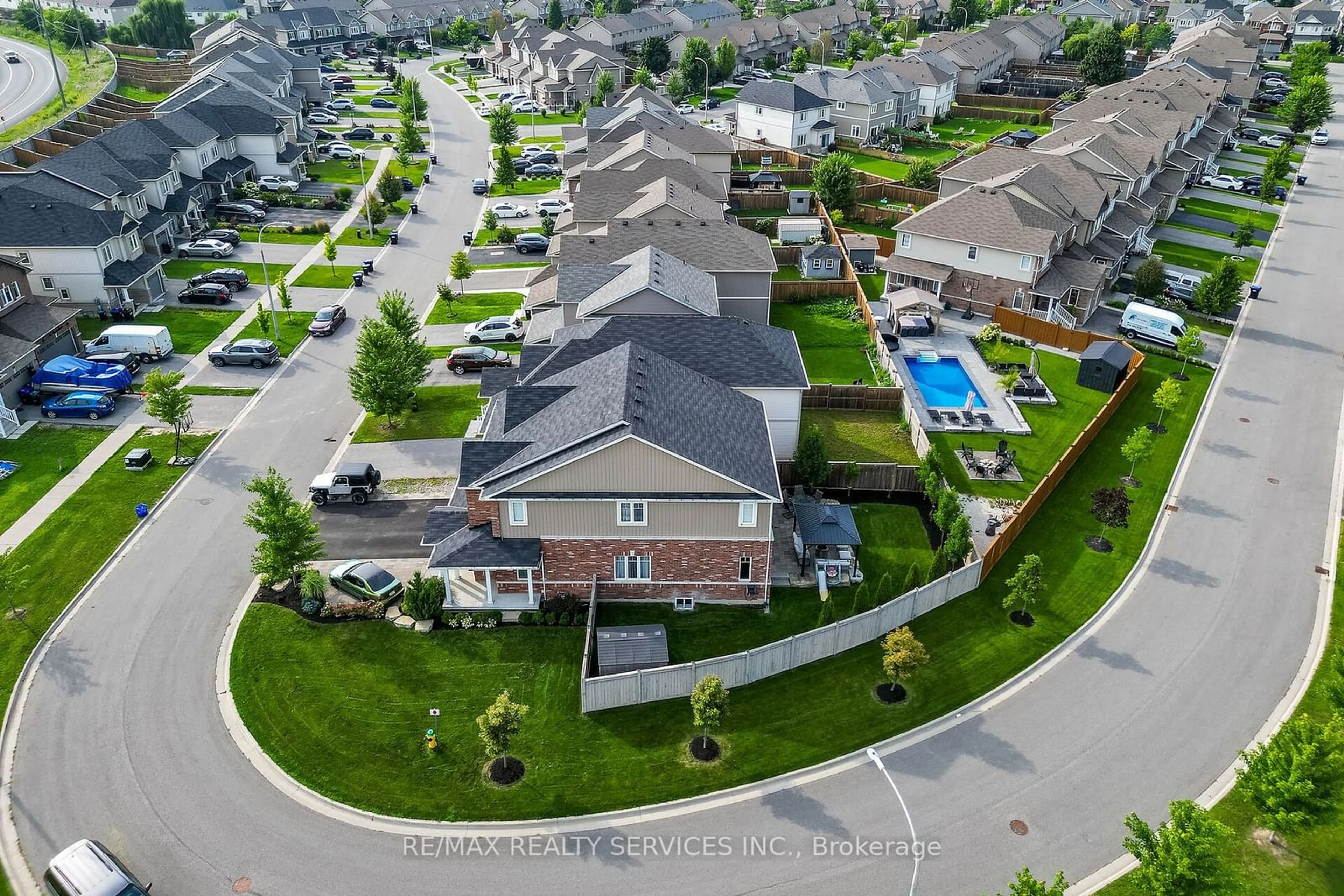 A pic from outside/outdoor area/front of a property/back of a property/a pic from drone, street for 143 Knight St, New Tecumseth Ontario L9R 0R5