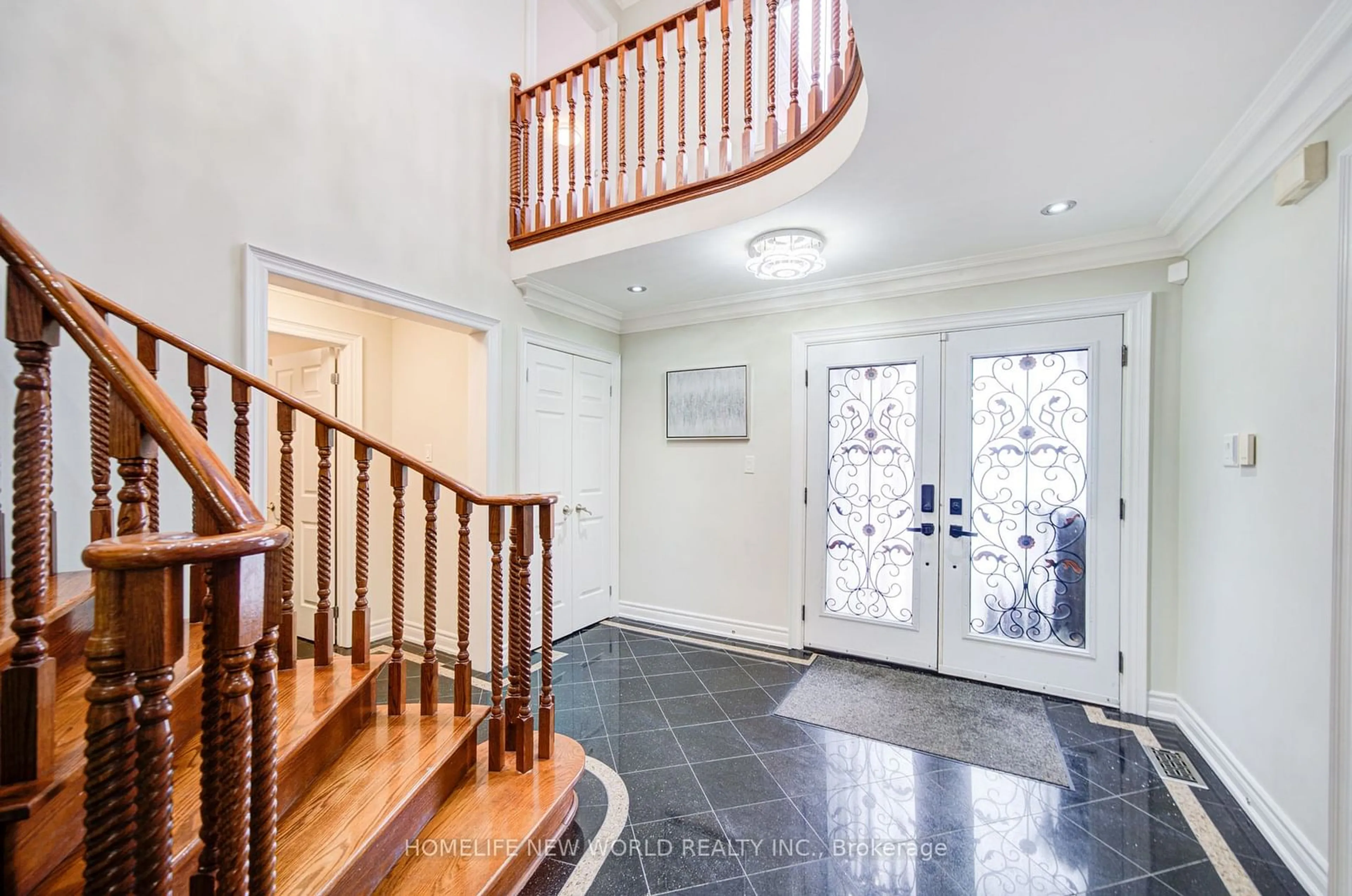 Indoor foyer for 37 Beulah Dr, Markham Ontario L3S 3N2