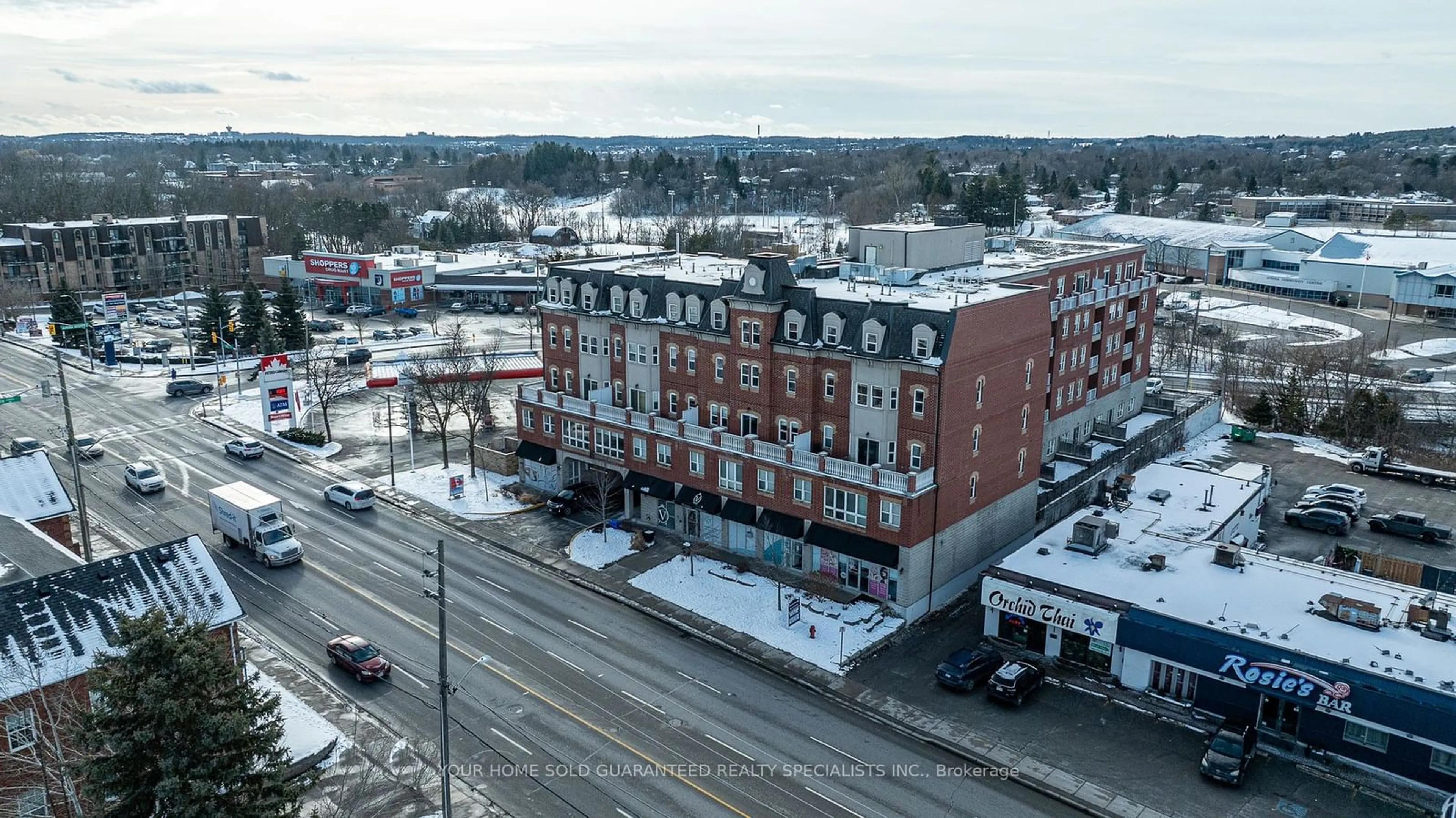 A pic from outside/outdoor area/front of a property/back of a property/a pic from drone, city buildings view from balcony for 15450 Yonge St #511, Aurora Ontario L4G 0K1