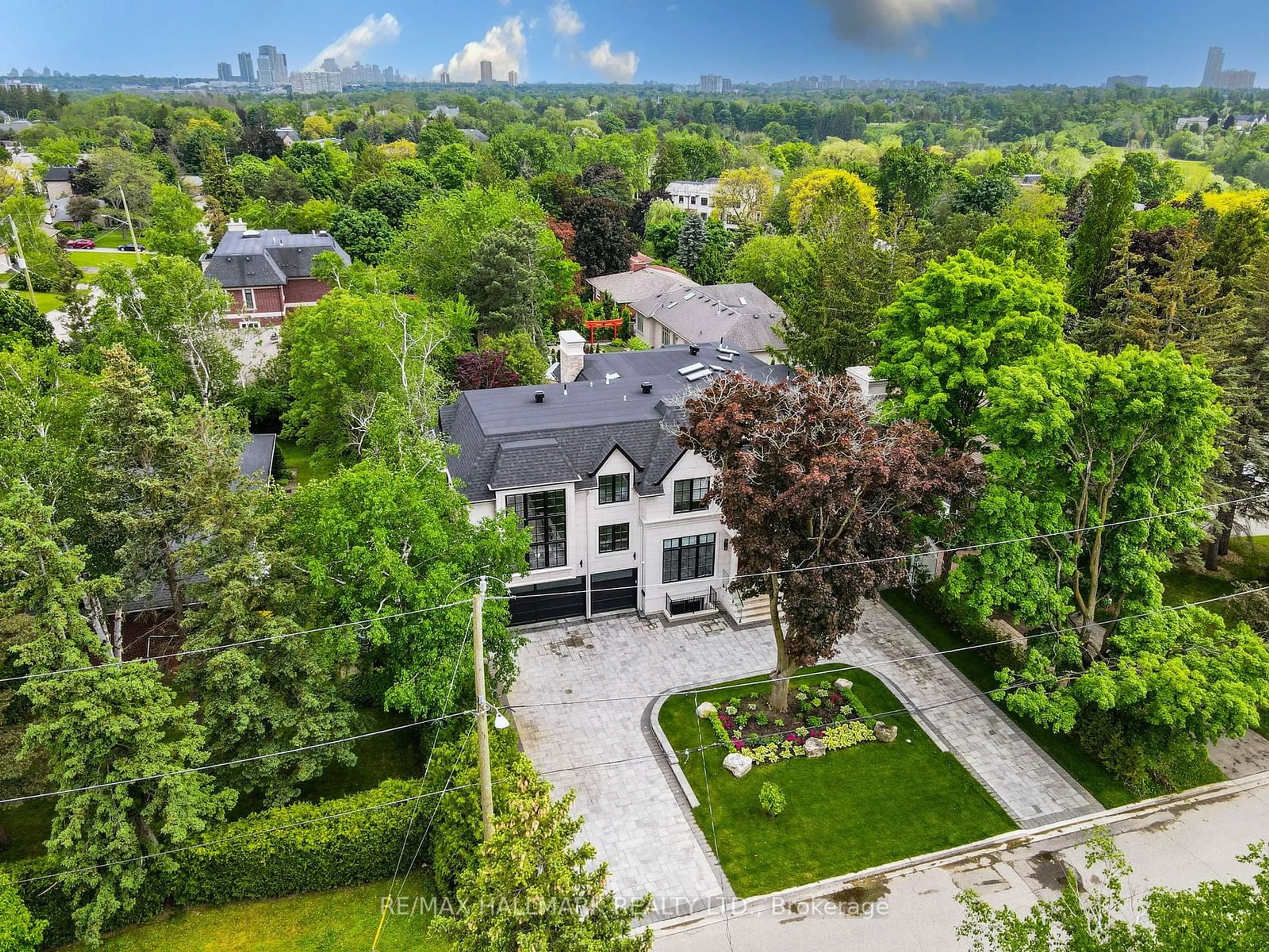 A pic from outside/outdoor area/front of a property/back of a property/a pic from drone, street for 3 Idleswift Dr, Vaughan Ontario L4J 1K6