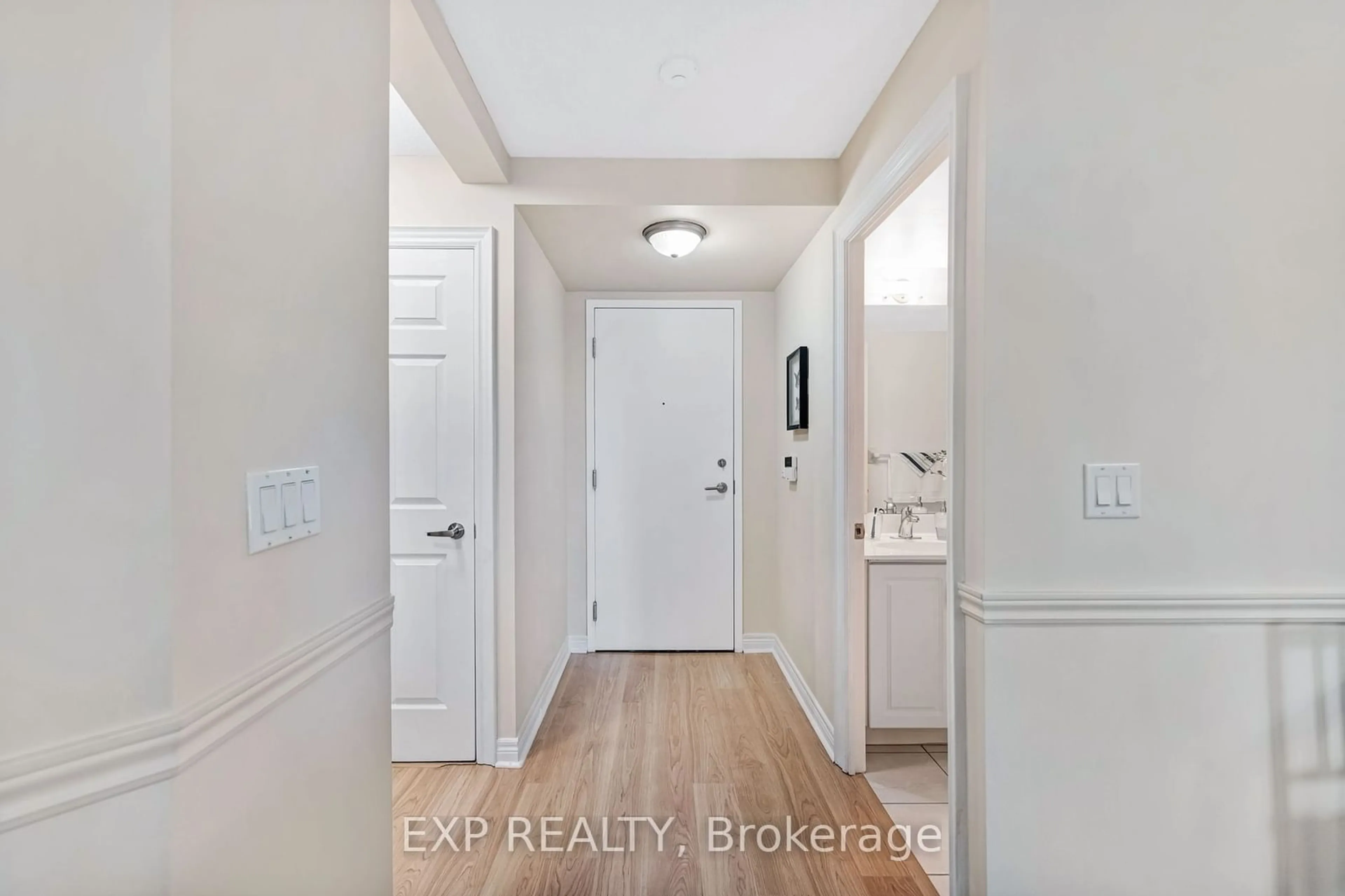 Indoor entryway for 33 Cox Blvd #334, Markham Ontario L3R 8A6