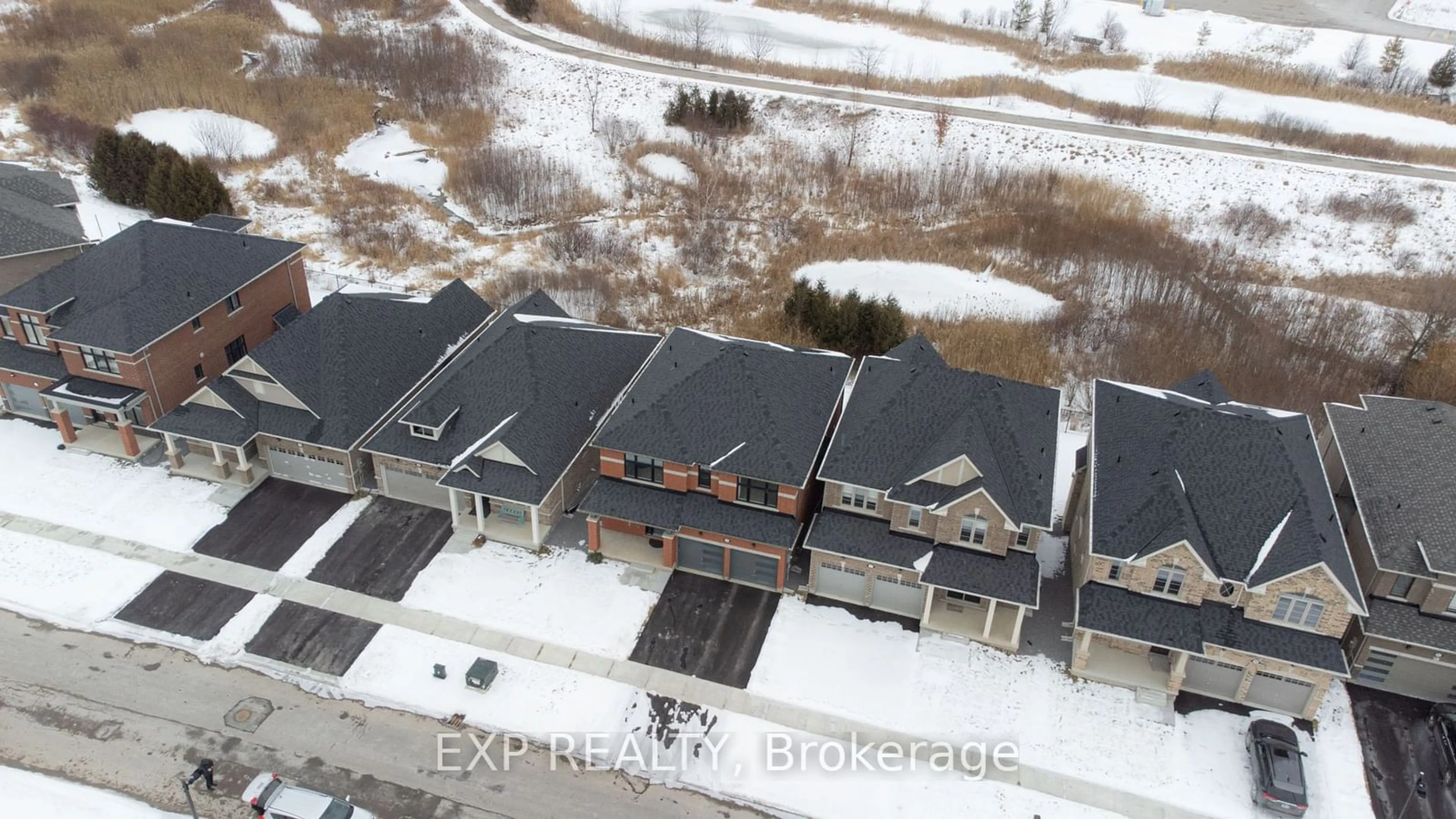 A pic from outside/outdoor area/front of a property/back of a property/a pic from drone, building for 33 John Dallimore Dr, Georgina Ontario L4P 0S6