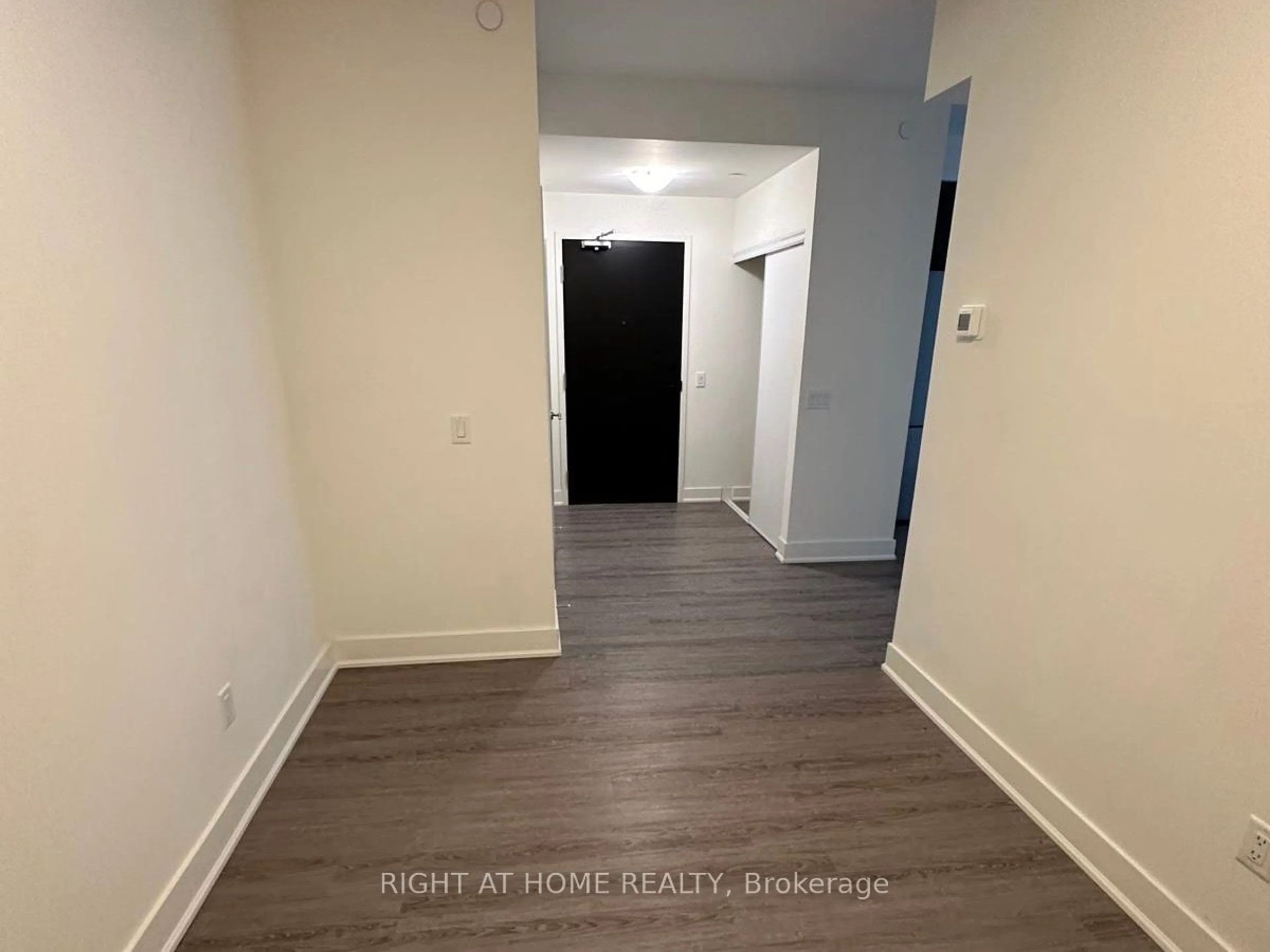 A pic of a room for 185 Deerfield Rd #422, Newmarket Ontario L3Y 0G7