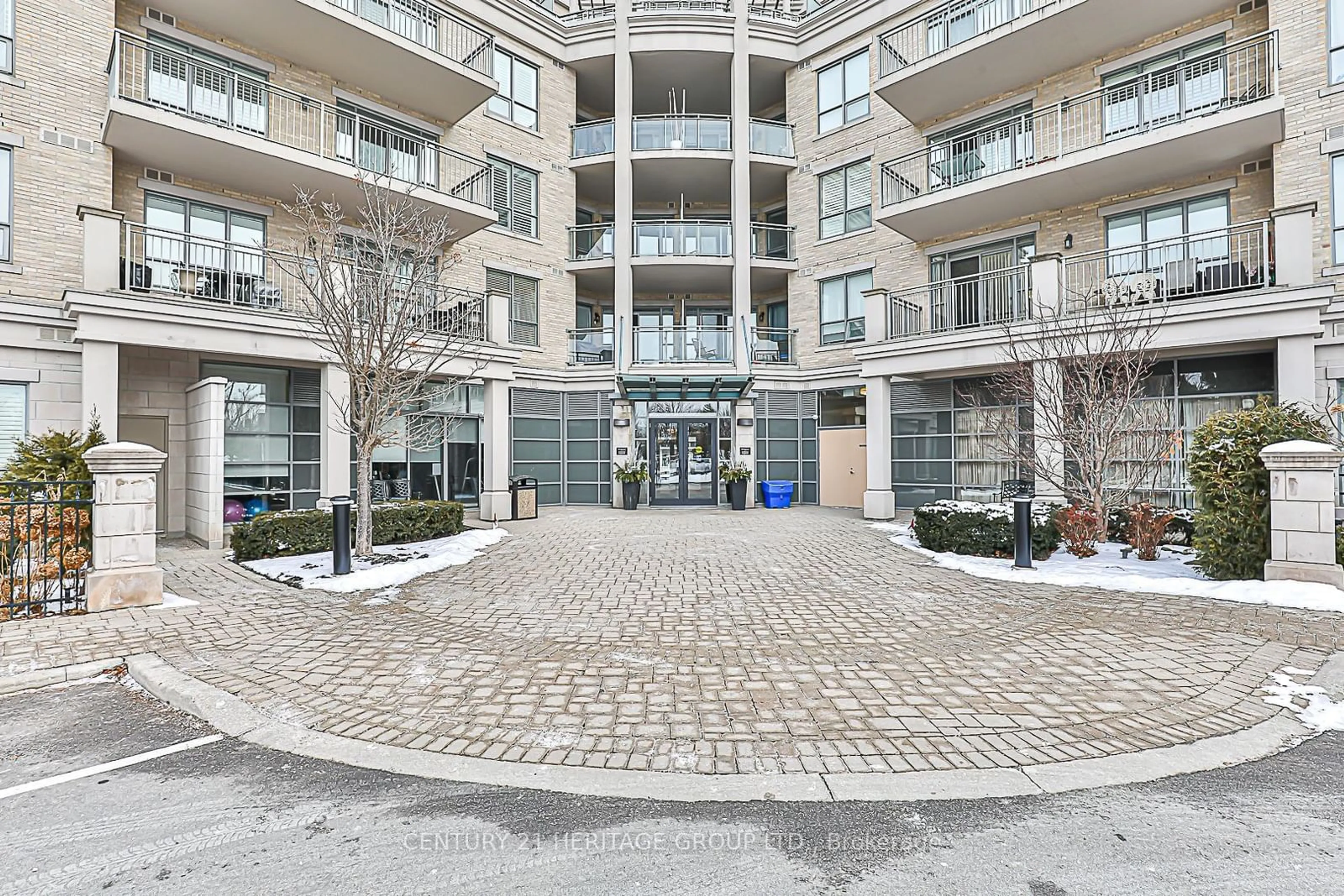 Indoor foyer for 180 John West Way #421, Aurora Ontario L4G 0R3