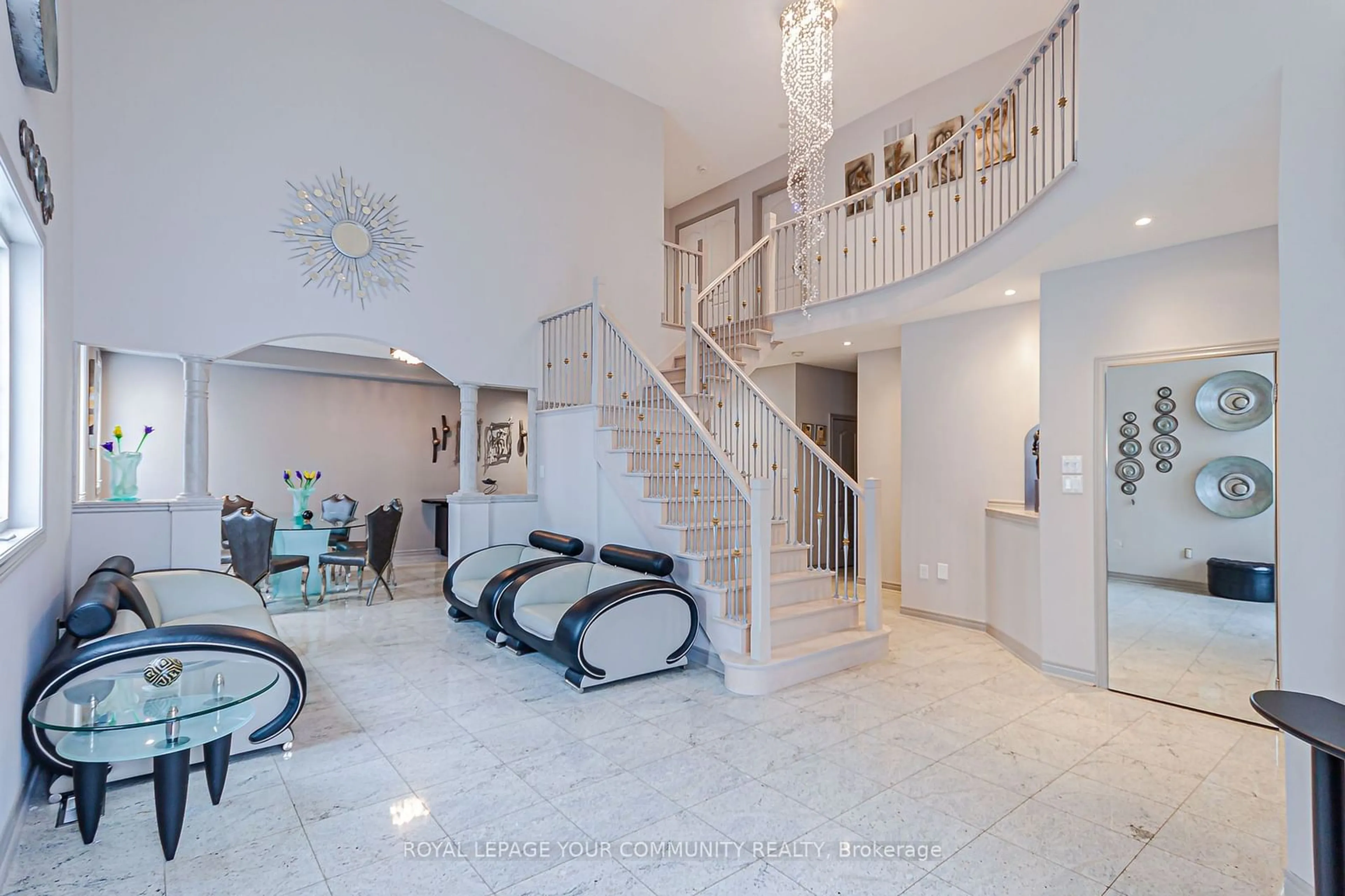 Indoor foyer for 3 Noranda Ave, Richmond Hill Ontario L4E 4M1