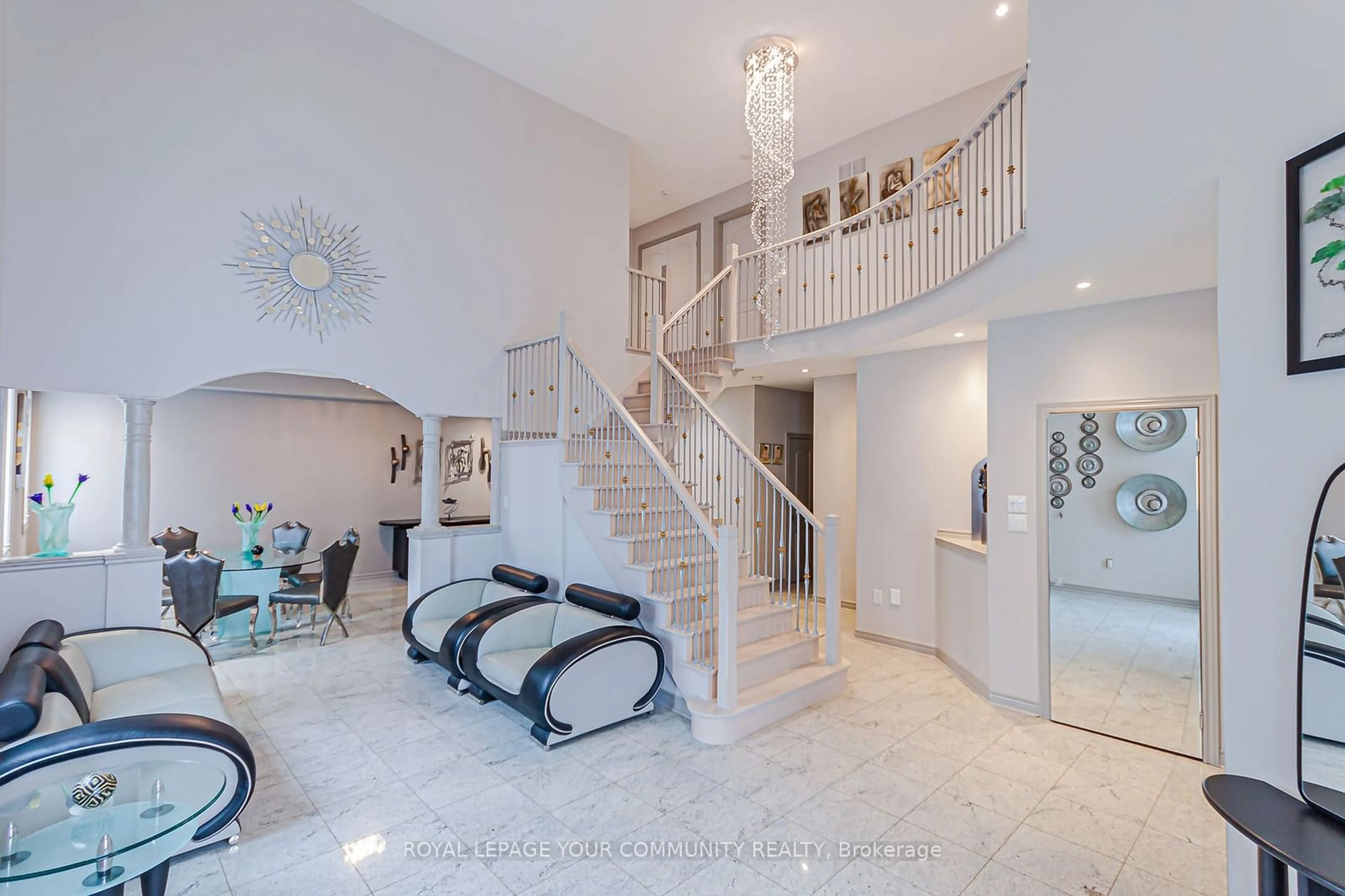 Indoor foyer for 3 Noranda Ave, Richmond Hill Ontario L4E 4M1