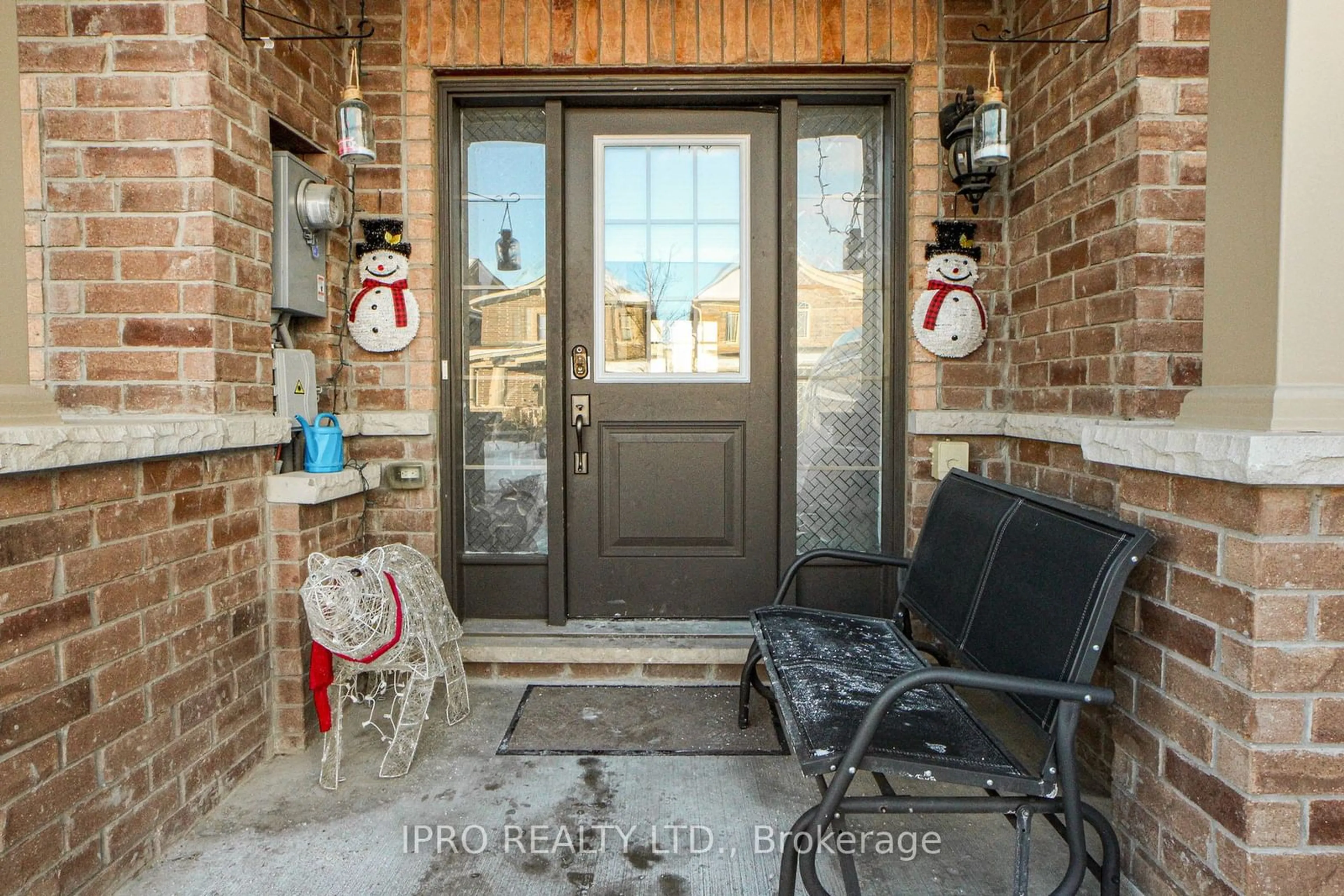 Indoor entryway for 48 Hoard Ave, New Tecumseth Ontario L0L 1L0