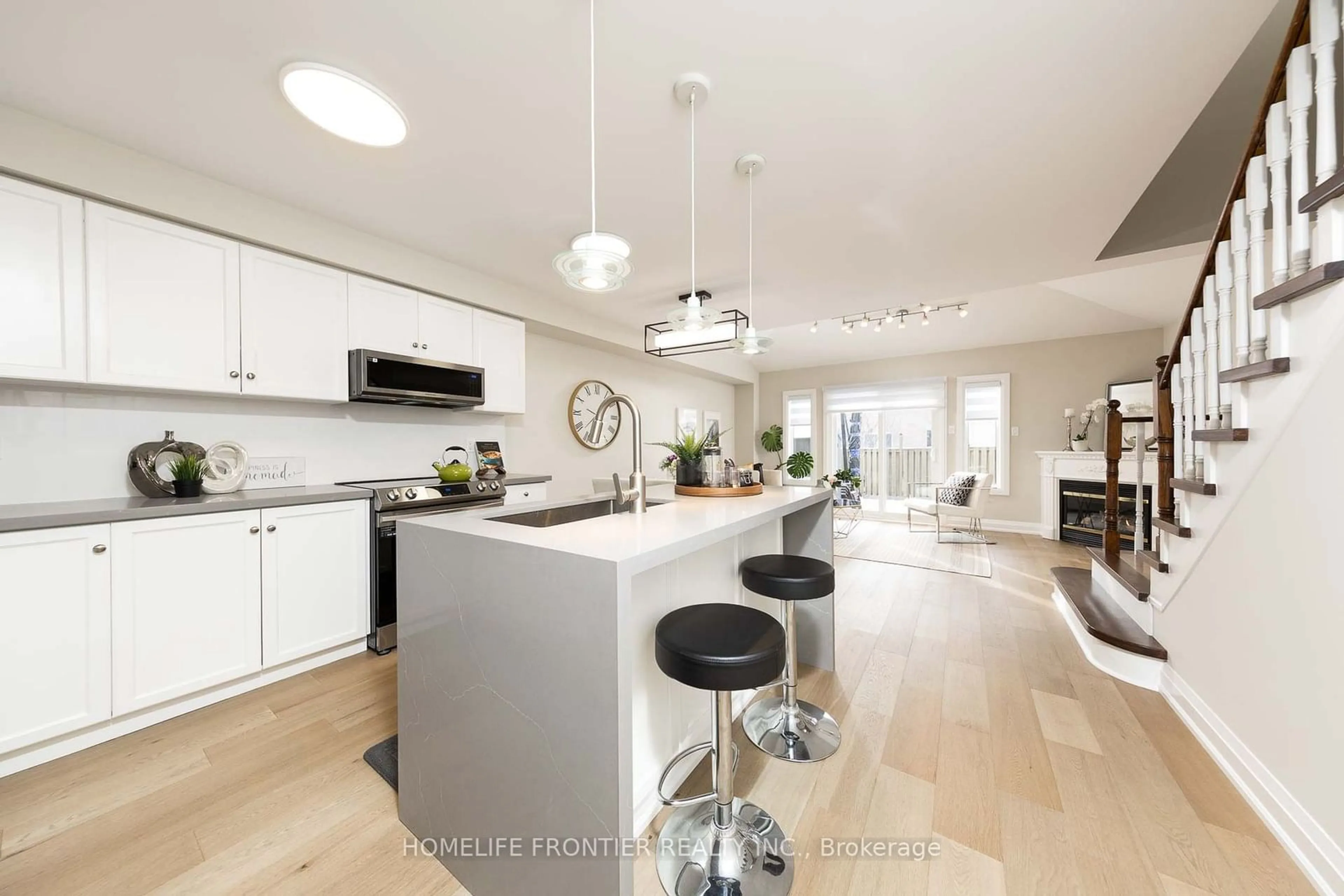 Open concept kitchen, ceramic/tile floor for 30 Benjamin Hood Cres, Vaughan Ontario L4K 5M3