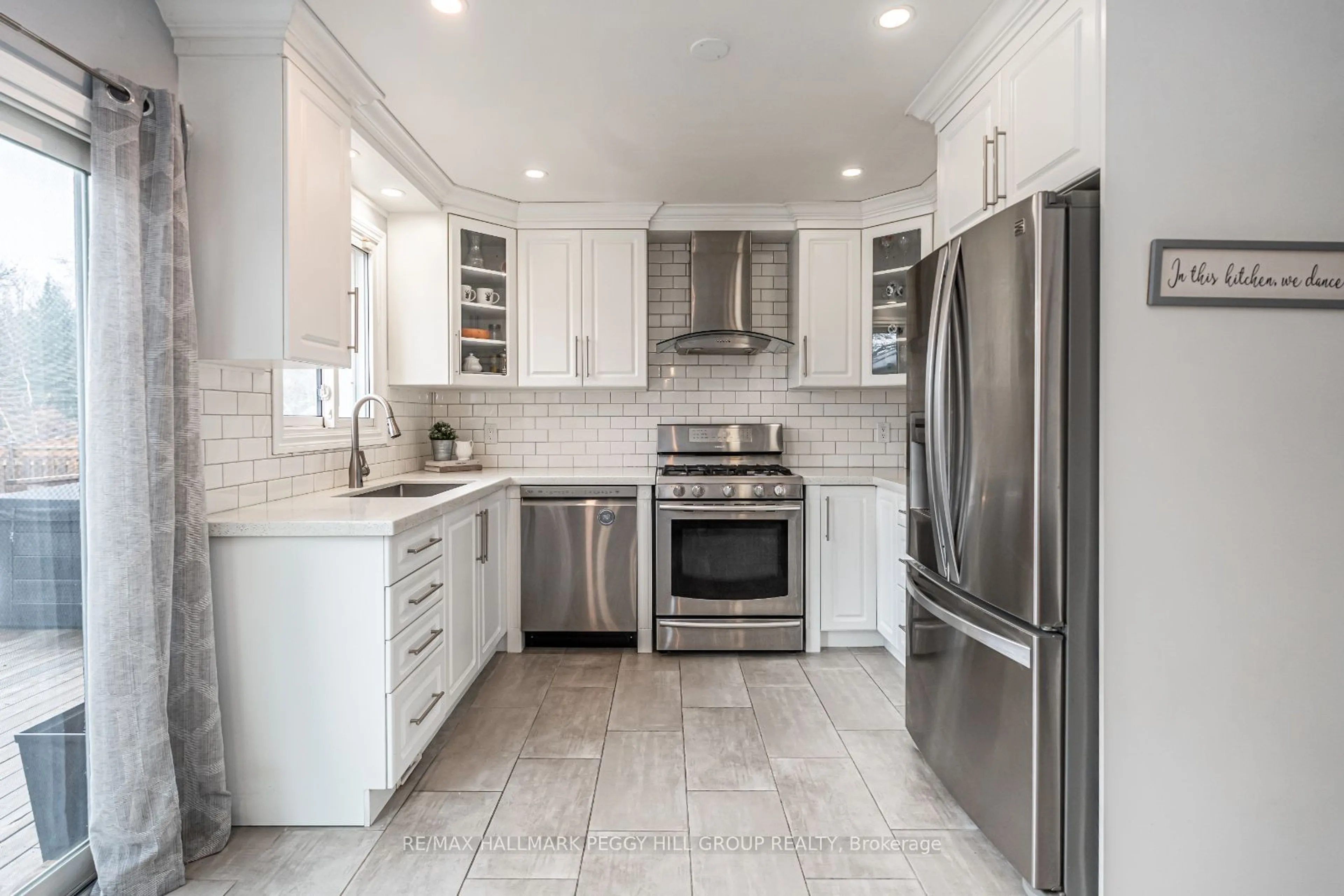 Contemporary kitchen, ceramic/tile floor for 851 9th Line, Innisfil Ontario L9S 3Y2