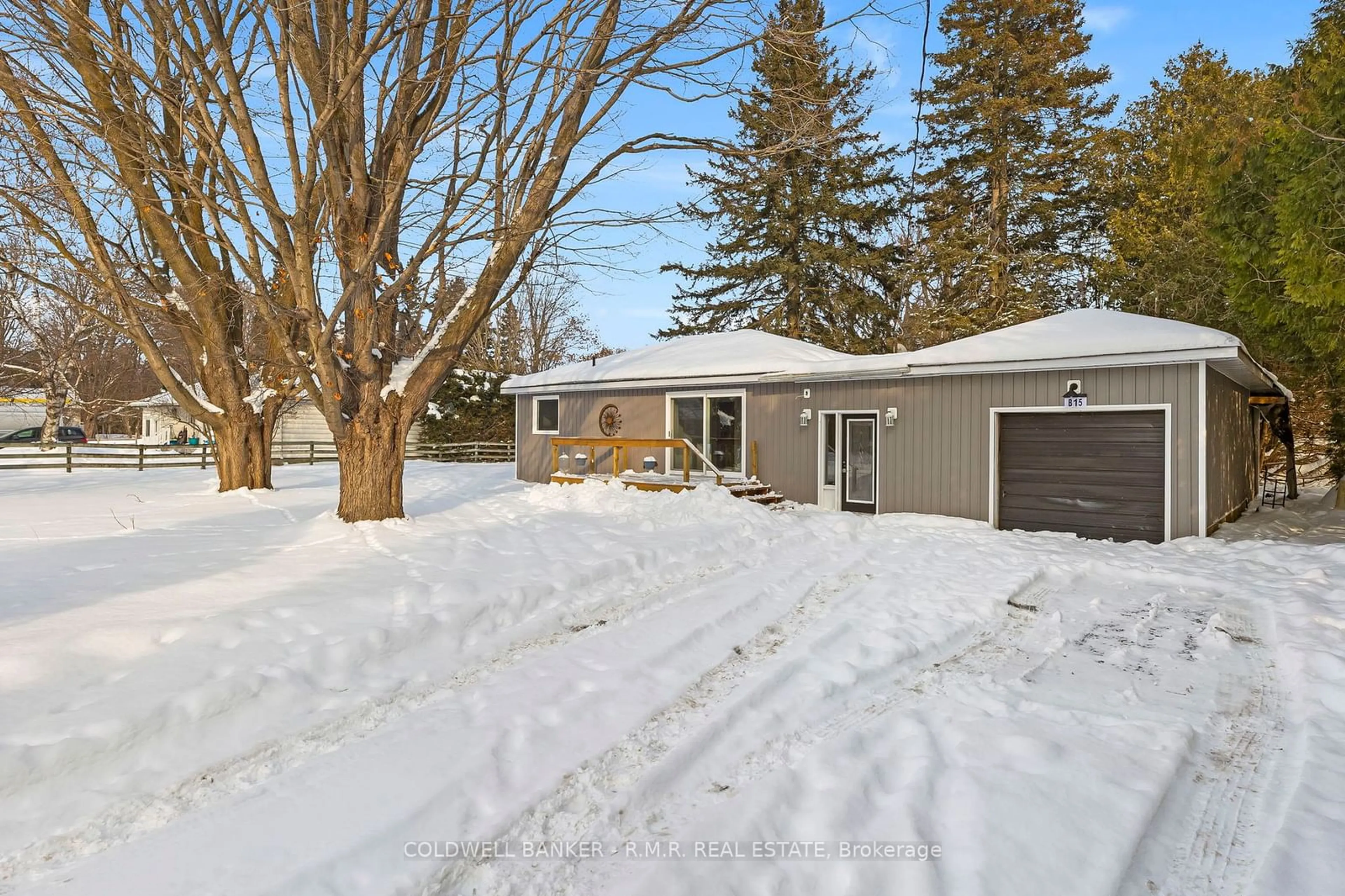 A pic from outside/outdoor area/front of a property/back of a property/a pic from drone, street for 15 Hazel St, Brock Ontario L0K 1A0