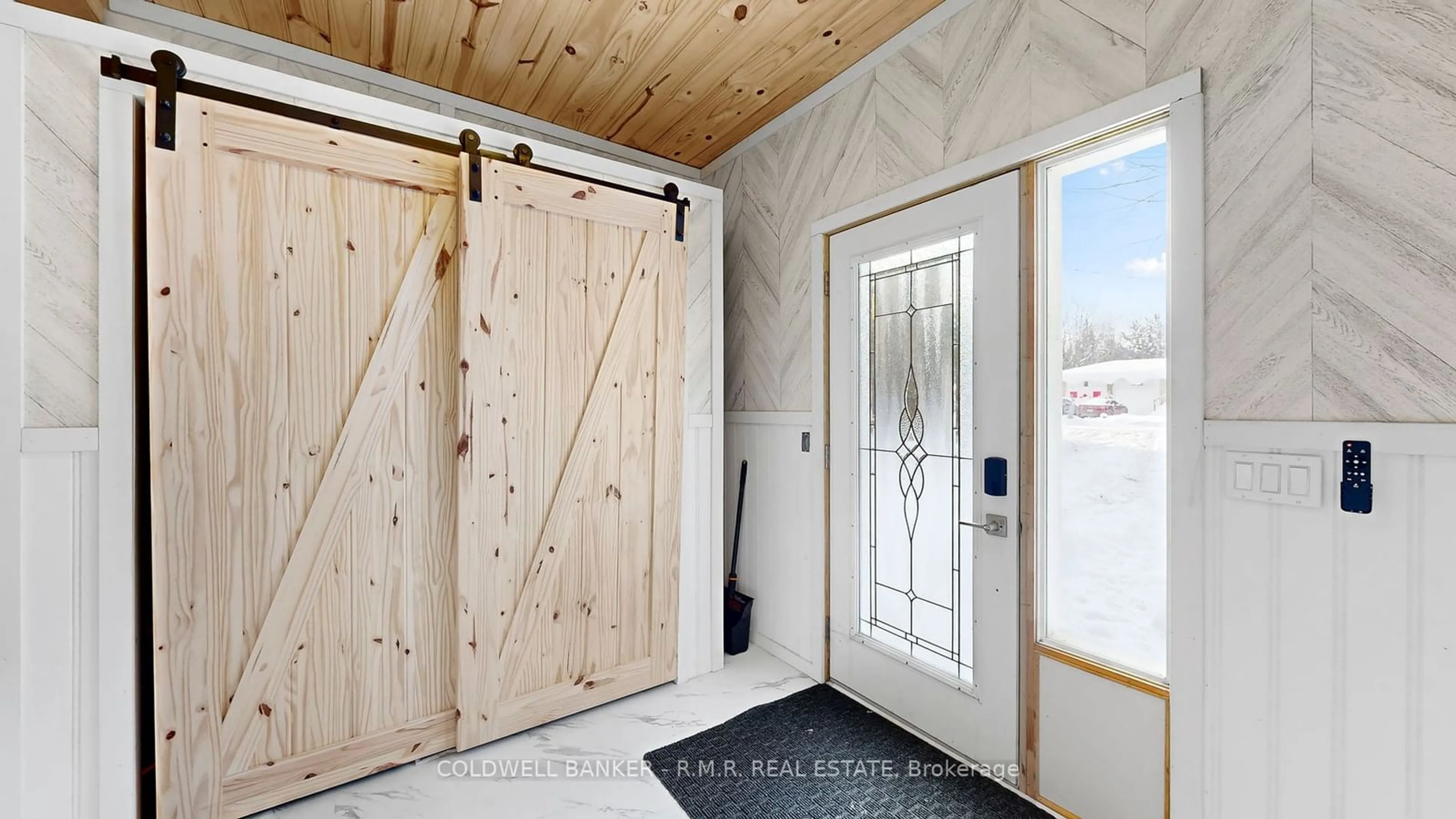 Indoor entryway for 15 Hazel St, Brock Ontario L0K 1A0