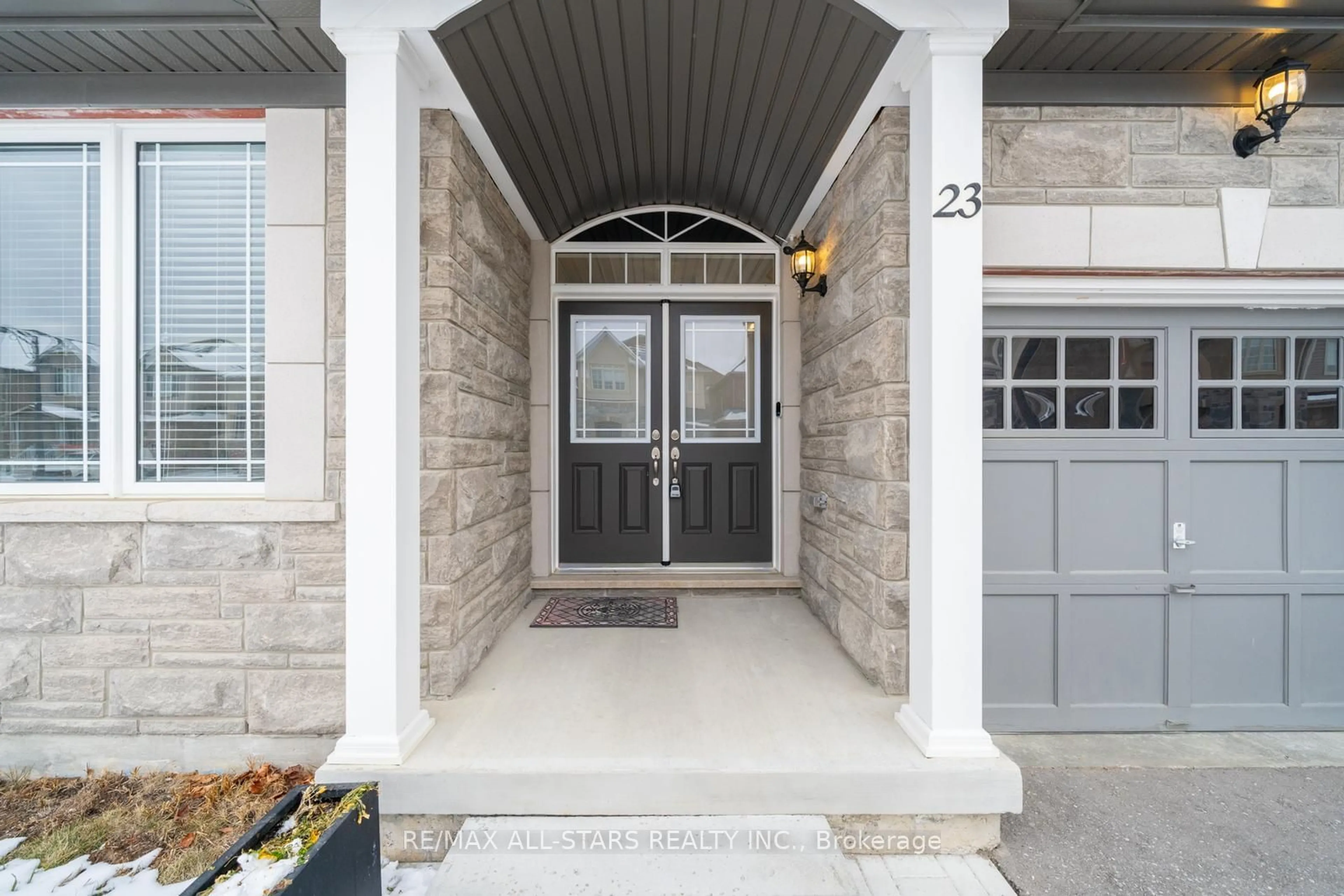 Indoor entryway for 23 Terrell Ave, Georgina Ontario L4P 0C8