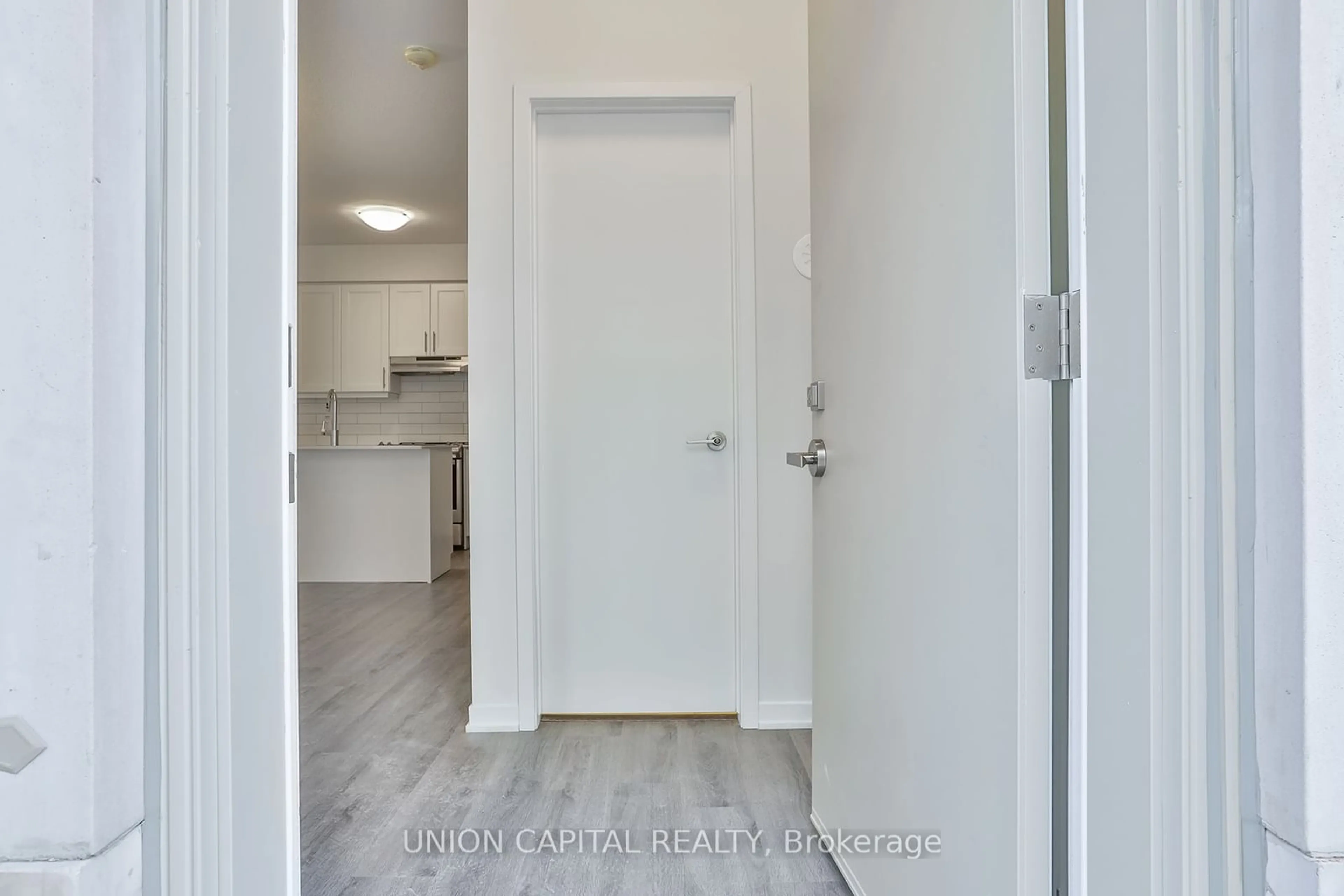 Indoor entryway for 10 Almond Blossom Mews #102, Vaughan Ontario L4K 0N6