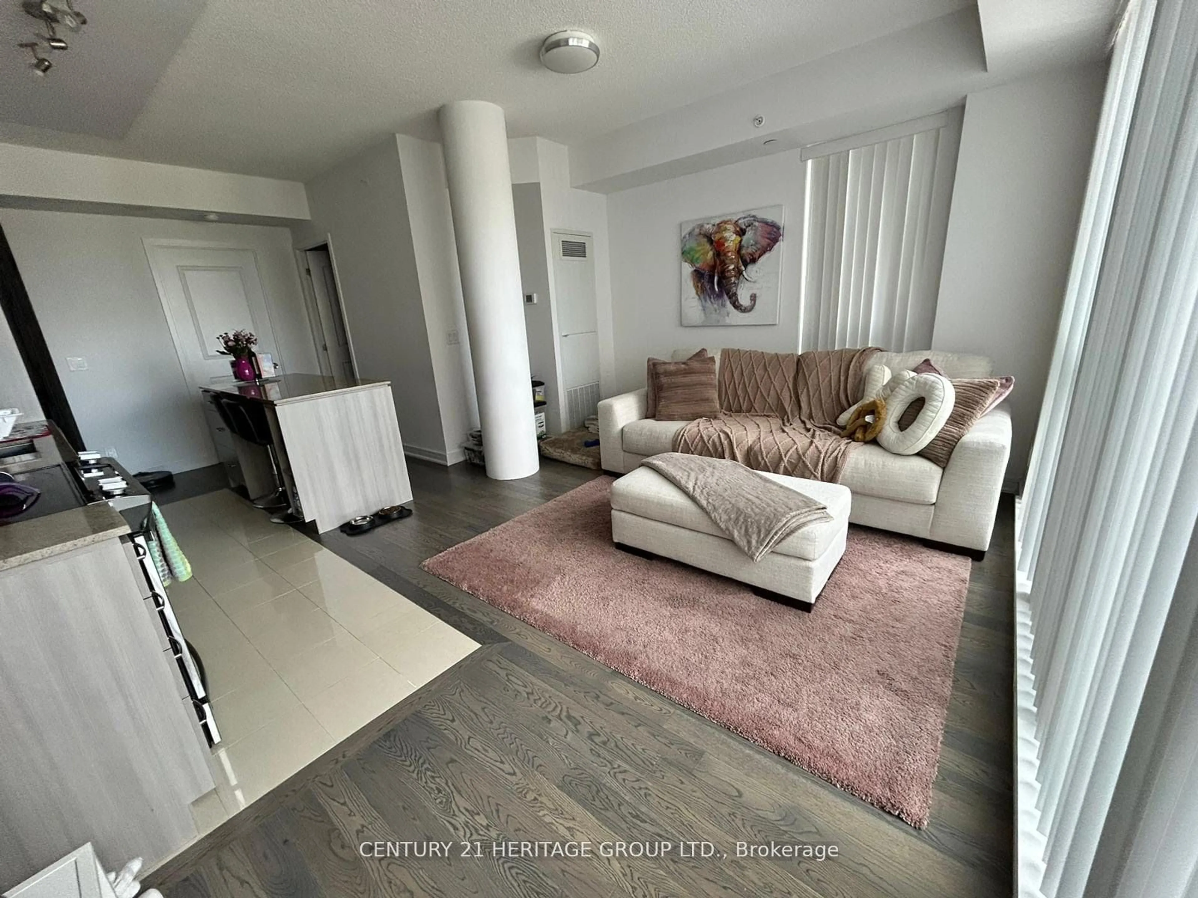 Living room with furniture, unknown for 9201 Yonge St #617, Richmond Hill Ontario L4C 1H9