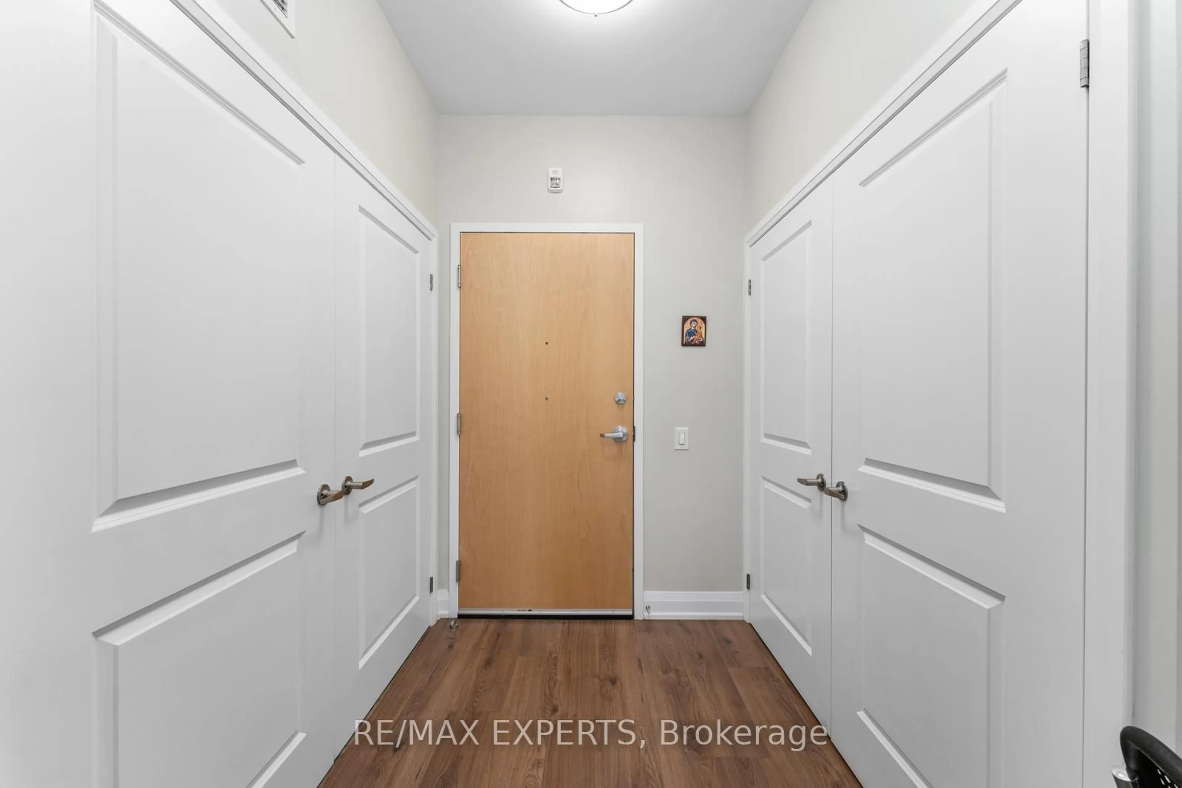 Indoor entryway for 64 Queen St #205, New Tecumseth Ontario L0G 1W0