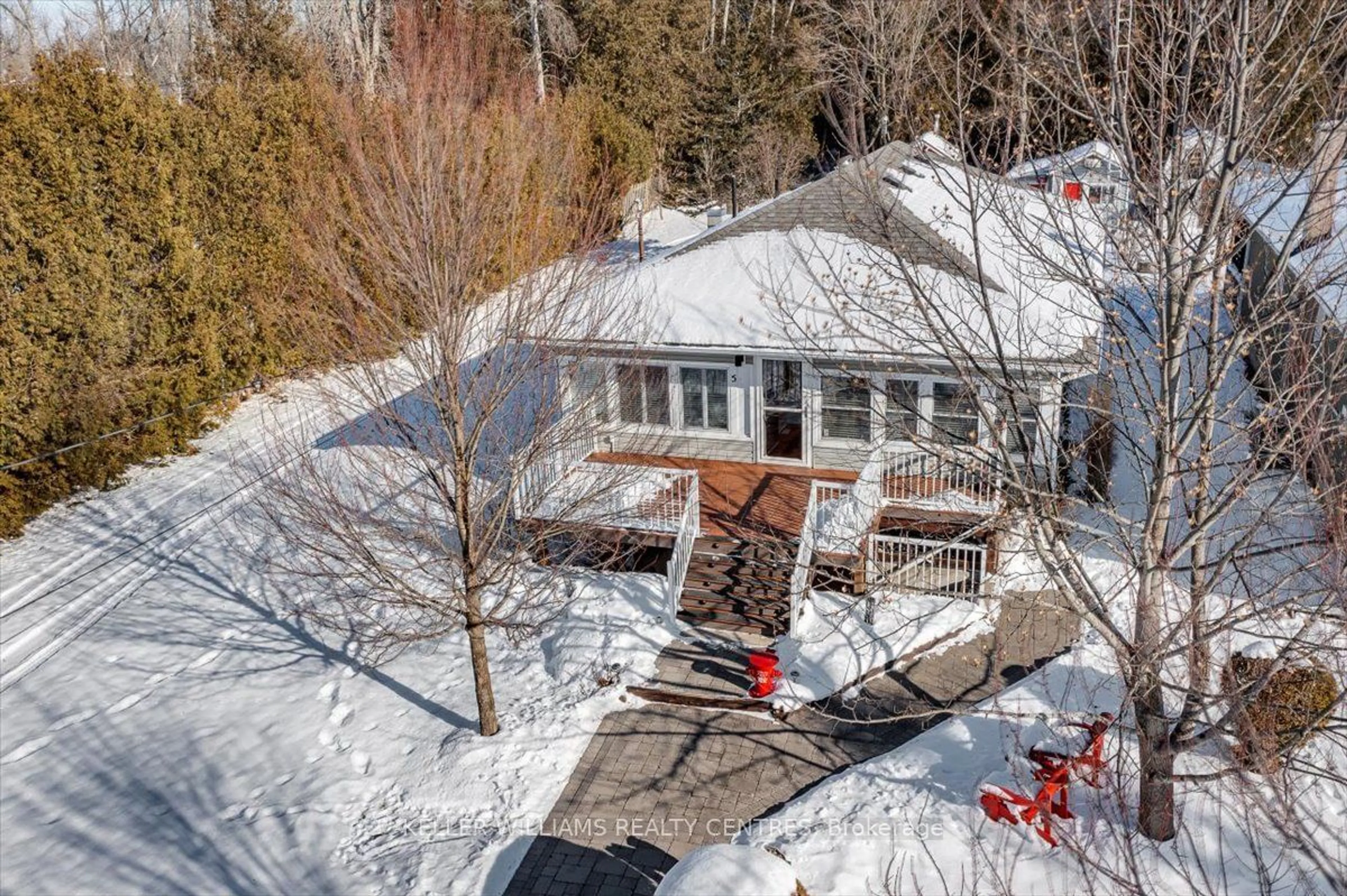 A pic from outside/outdoor area/front of a property/back of a property/a pic from drone, unknown for 5 Rushton Rd, Georgina Ontario L0E 1S0