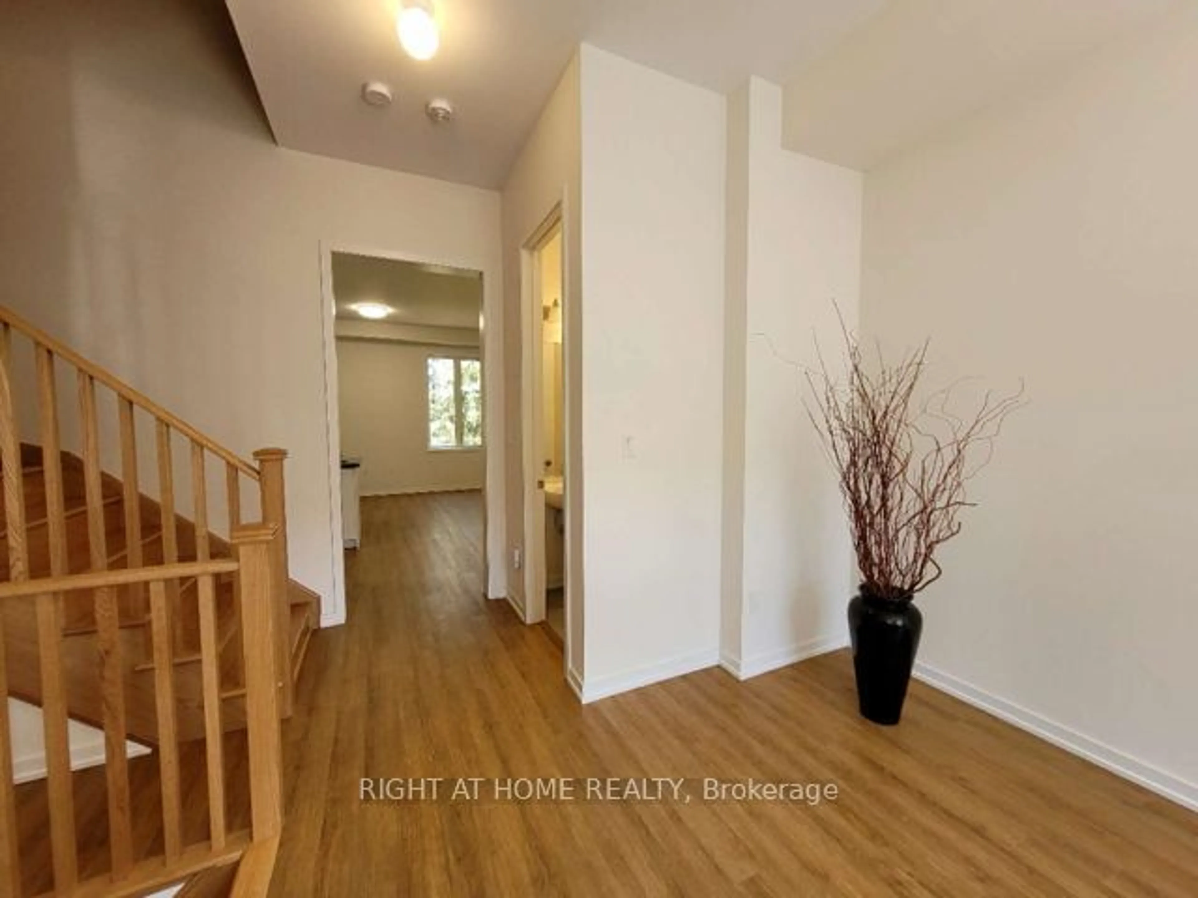 Indoor entryway for 62 Pantheon Lane, Markham Ontario L3P 3J3