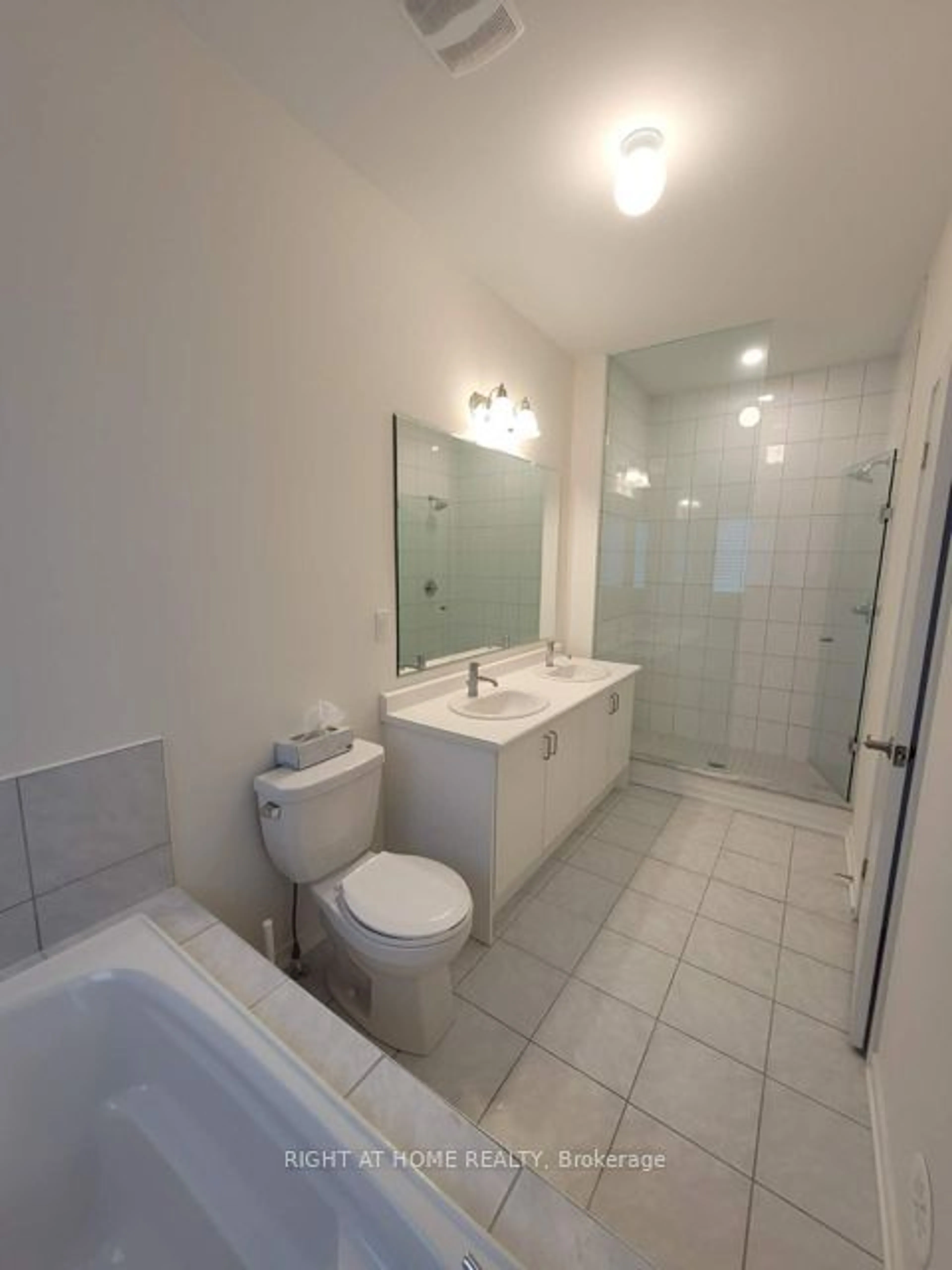 Standard bathroom, ceramic/tile floor for 62 Pantheon Lane, Markham Ontario L3P 3J3